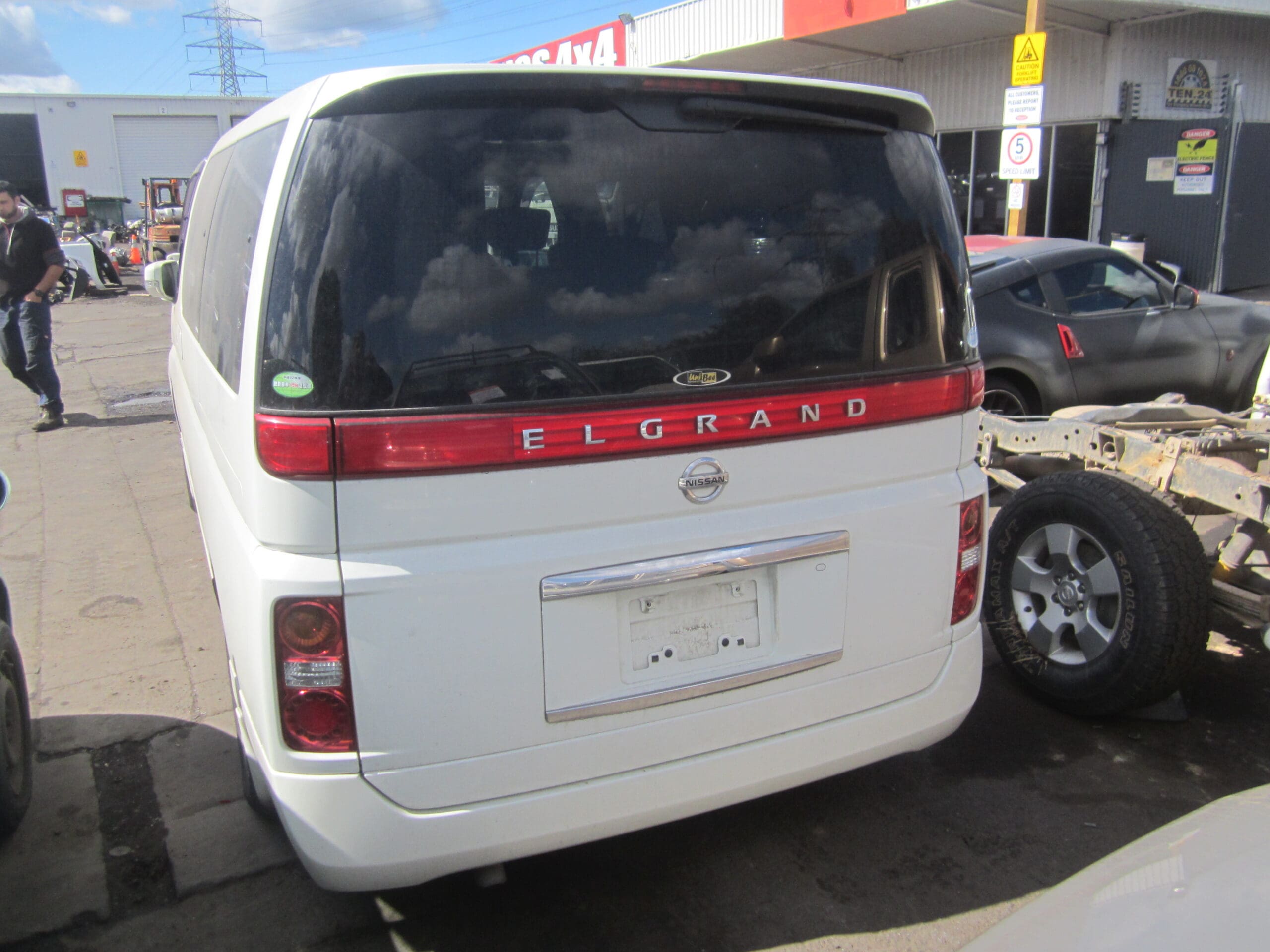 NISSAN ELGRAND E51 VQ35 AUTO 2005 WRECKING