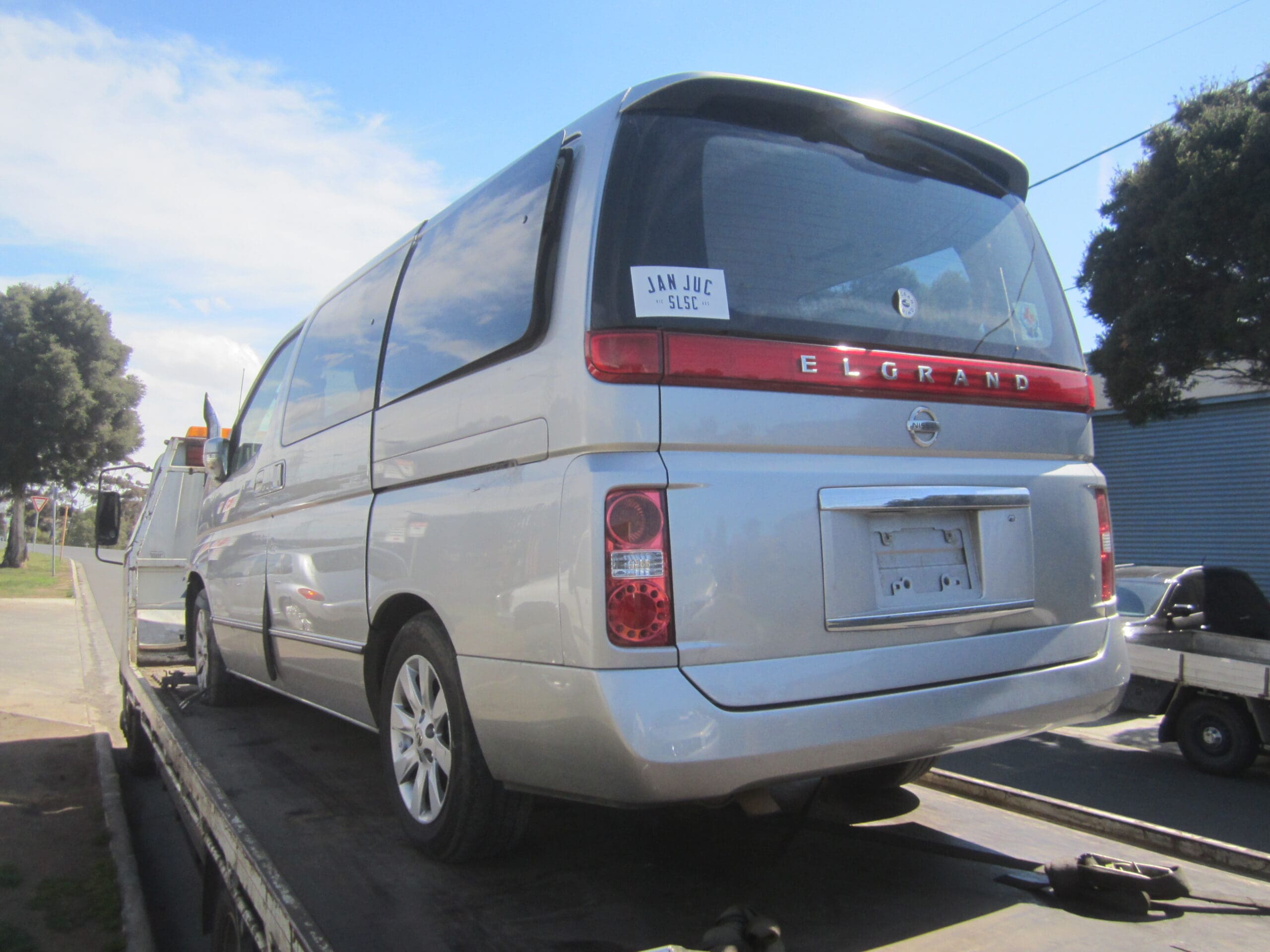 NISSAN ELGRAND E51 VQ35 AUTO SILVER 2004 WRECKING