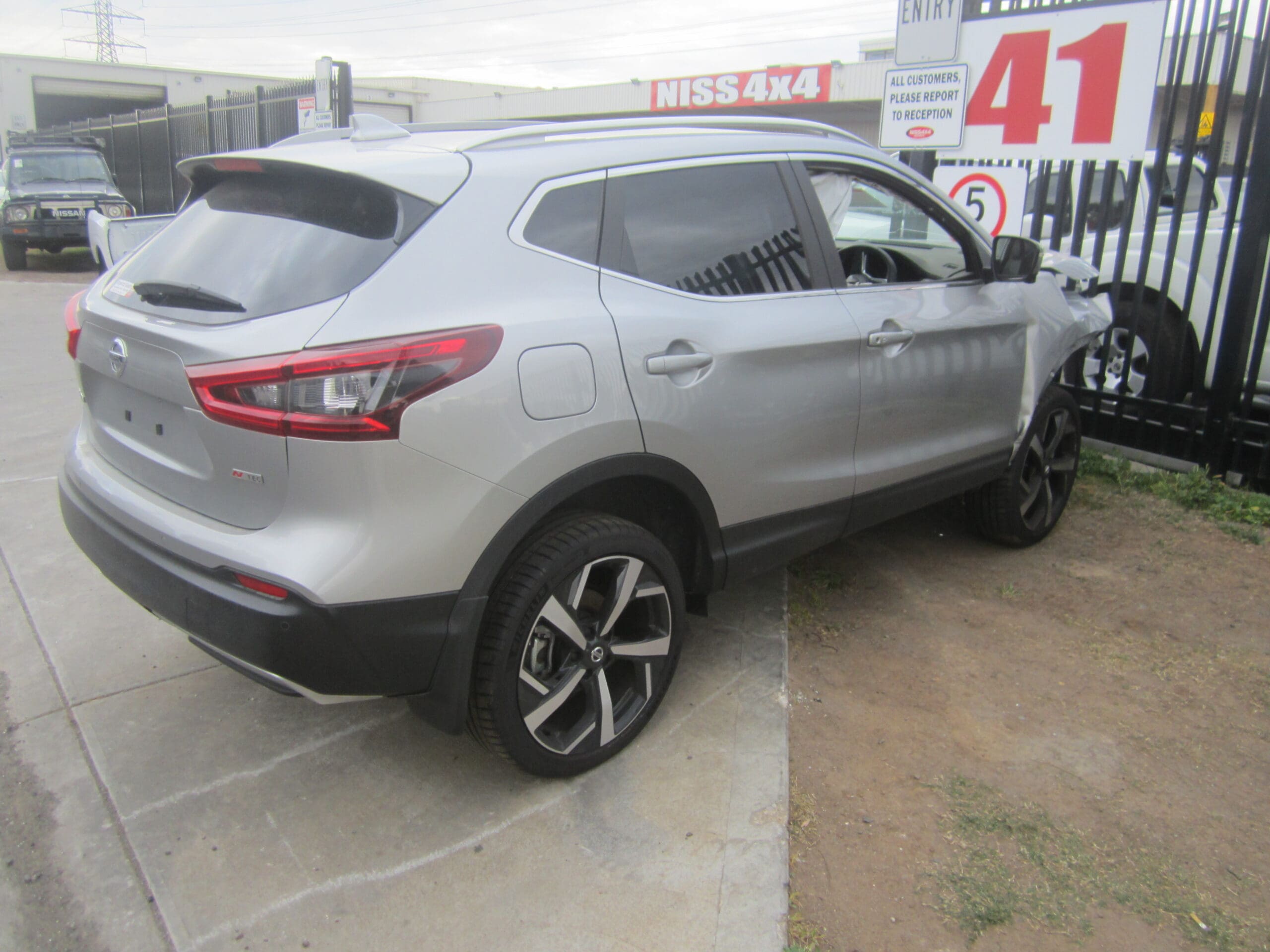 NISSAN QASHQAI J11 NTEC 2L PETROL SILVER 2018 WRECKING