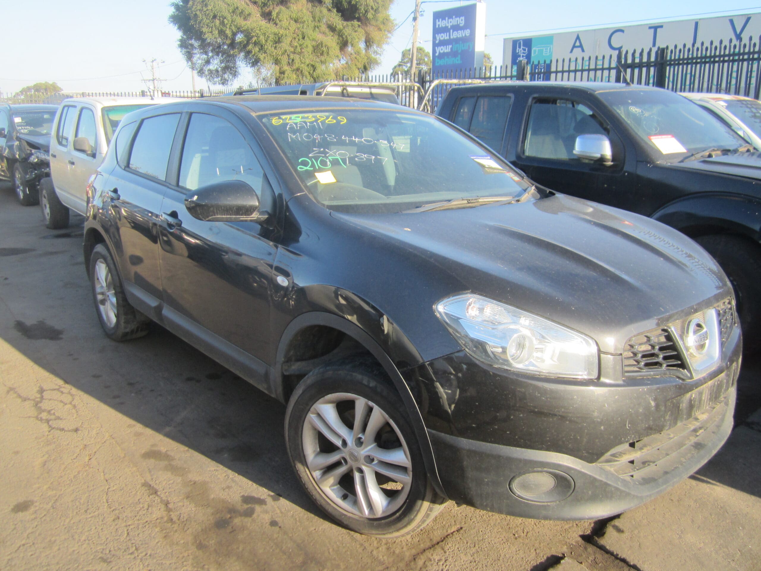 NISSAN DUALIS J10 ST 2L MANUAL BLACK 2011 WRECKING