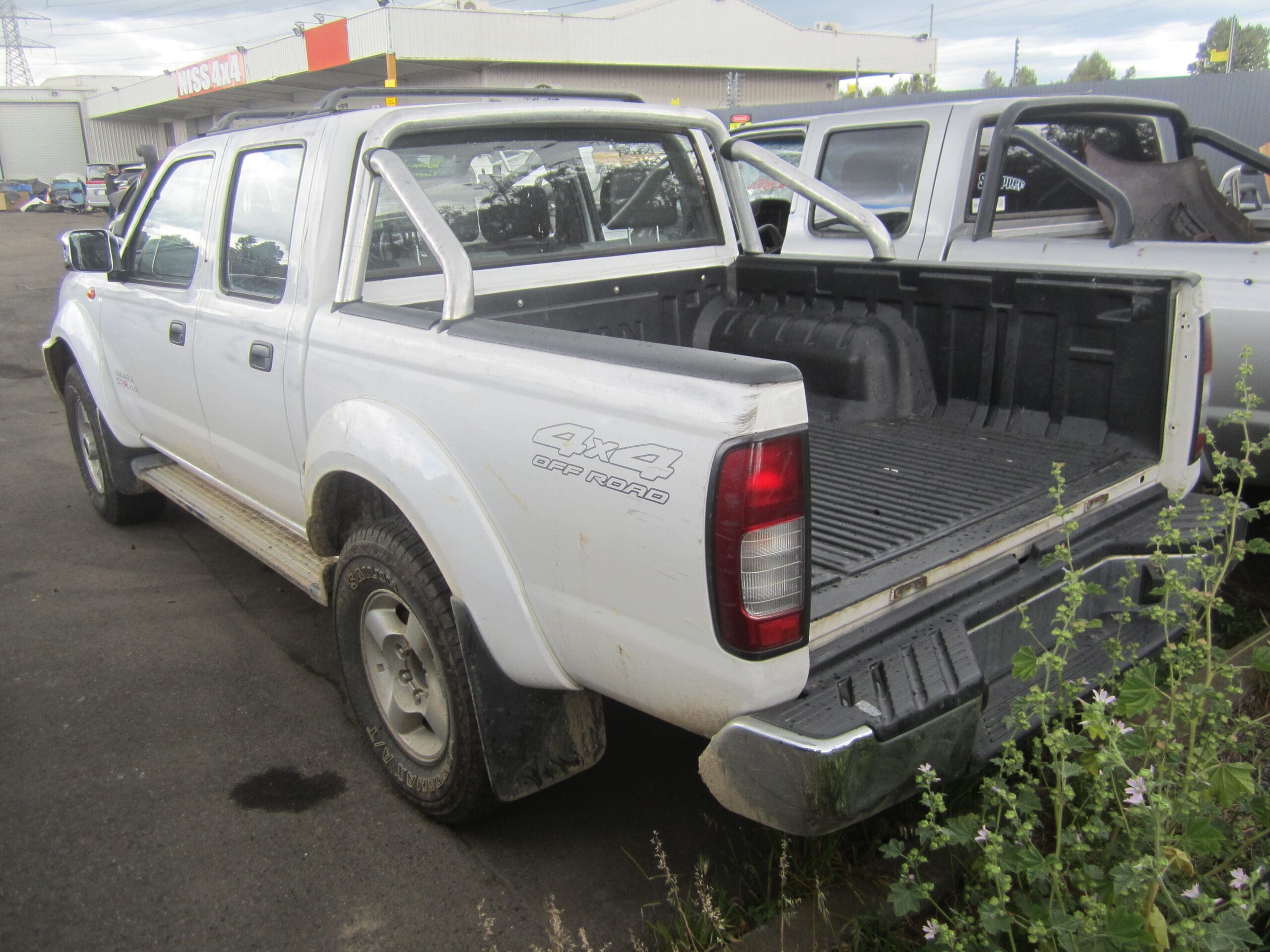 NISSAN NAVARA D22 ST-R YD25 DIESEL 4X4 2011 WRECKING