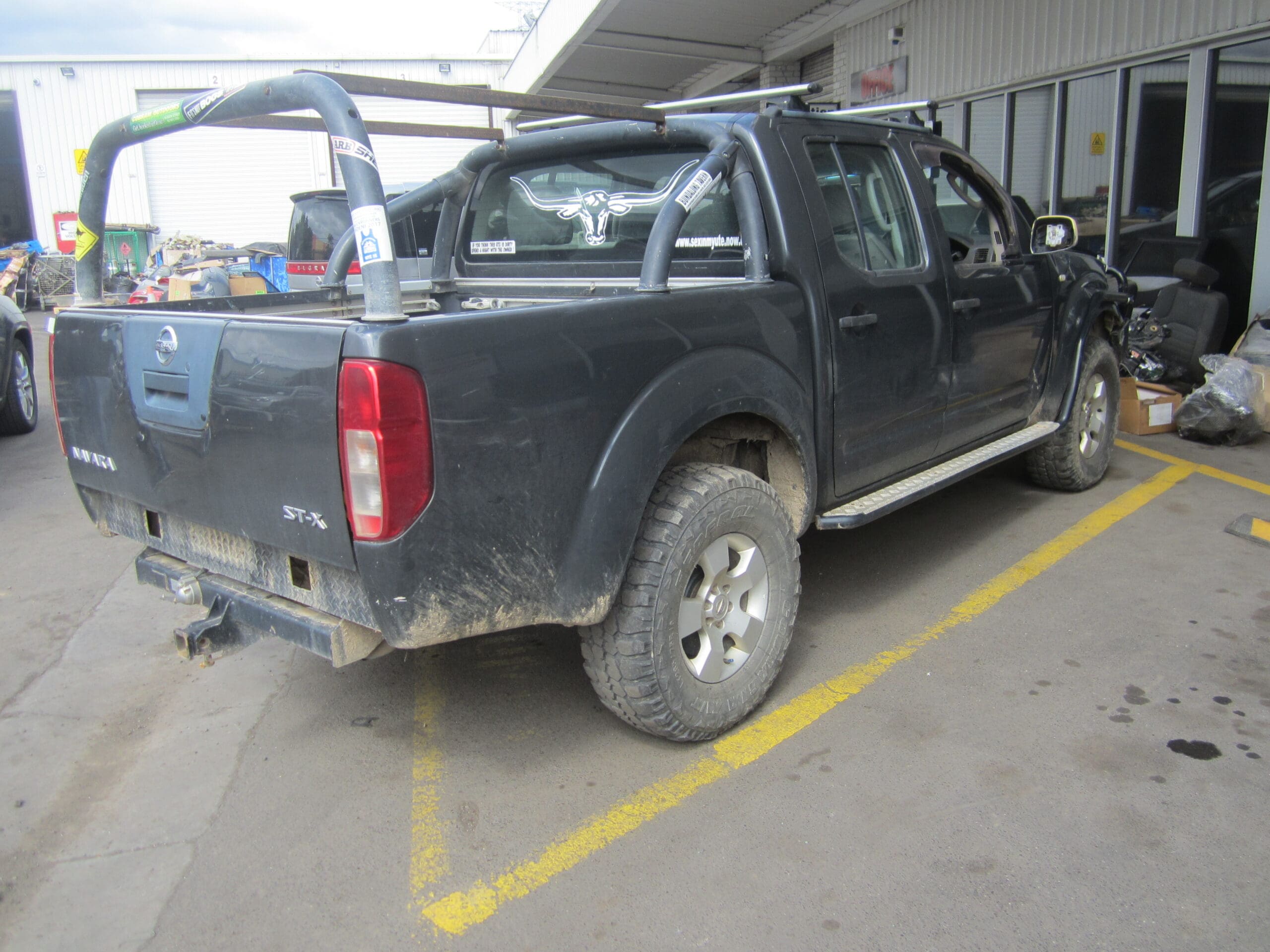 NISSAN NAVARA D40 VSK ST-X YD25 DIESEL BLACK 2009 WRECKING