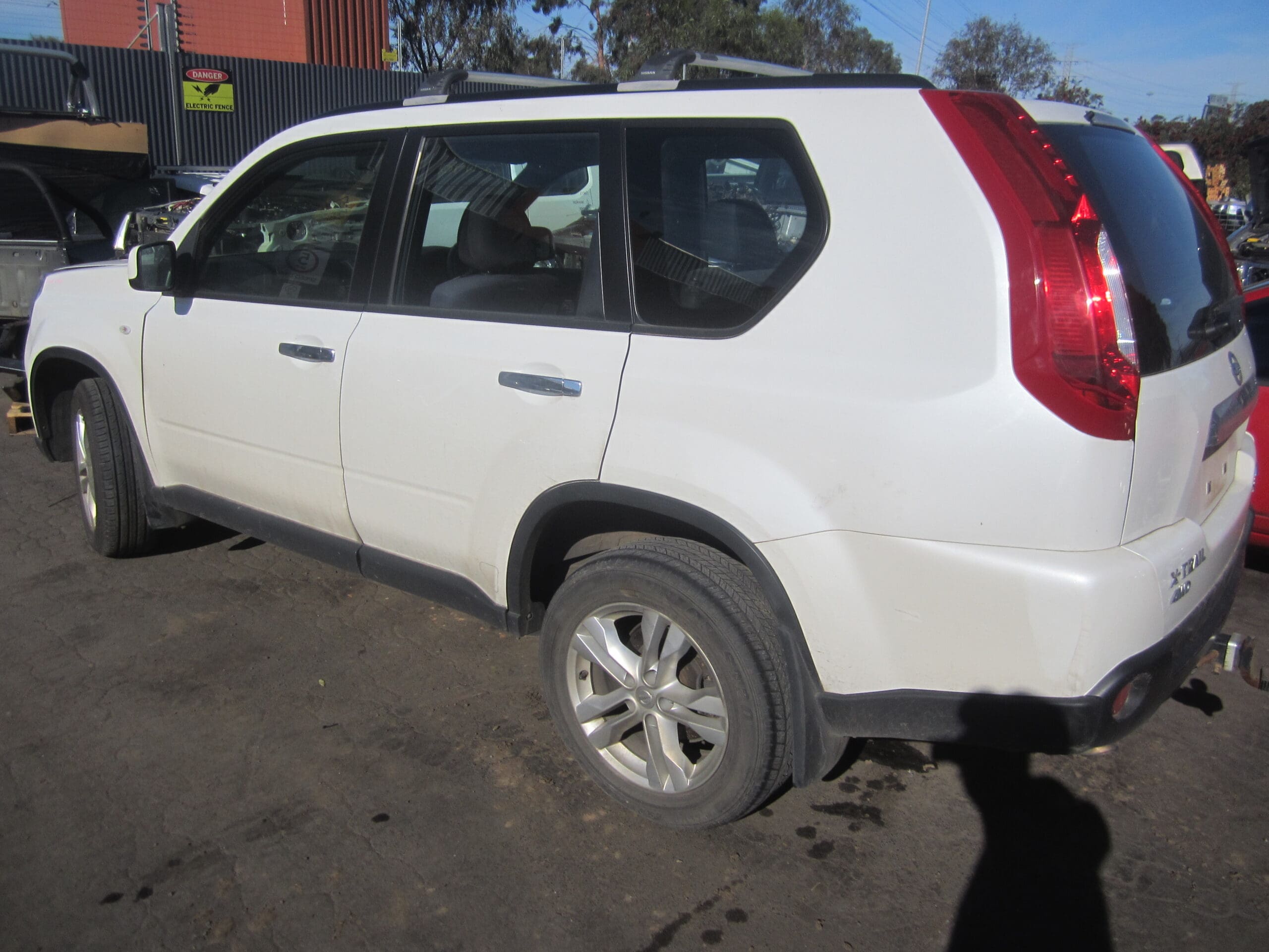 NISSAN X-TRAIL T31 ST QR25 4X4 CVT AUTO WHITE 2012 WRECKING