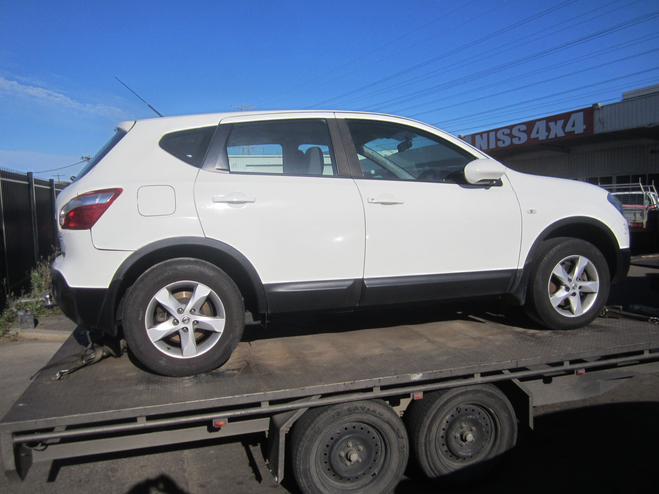 NISSAN DUALIS J10 2L AUTO WHITE 2011 WRECKING