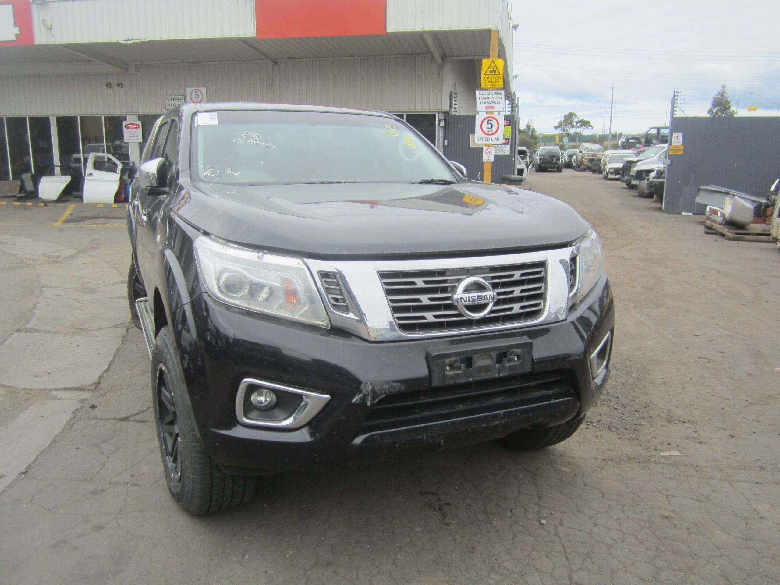 NISSAN NAVARA D23 NP300 ST DIESEL MANUAL 2015 WRECKING
