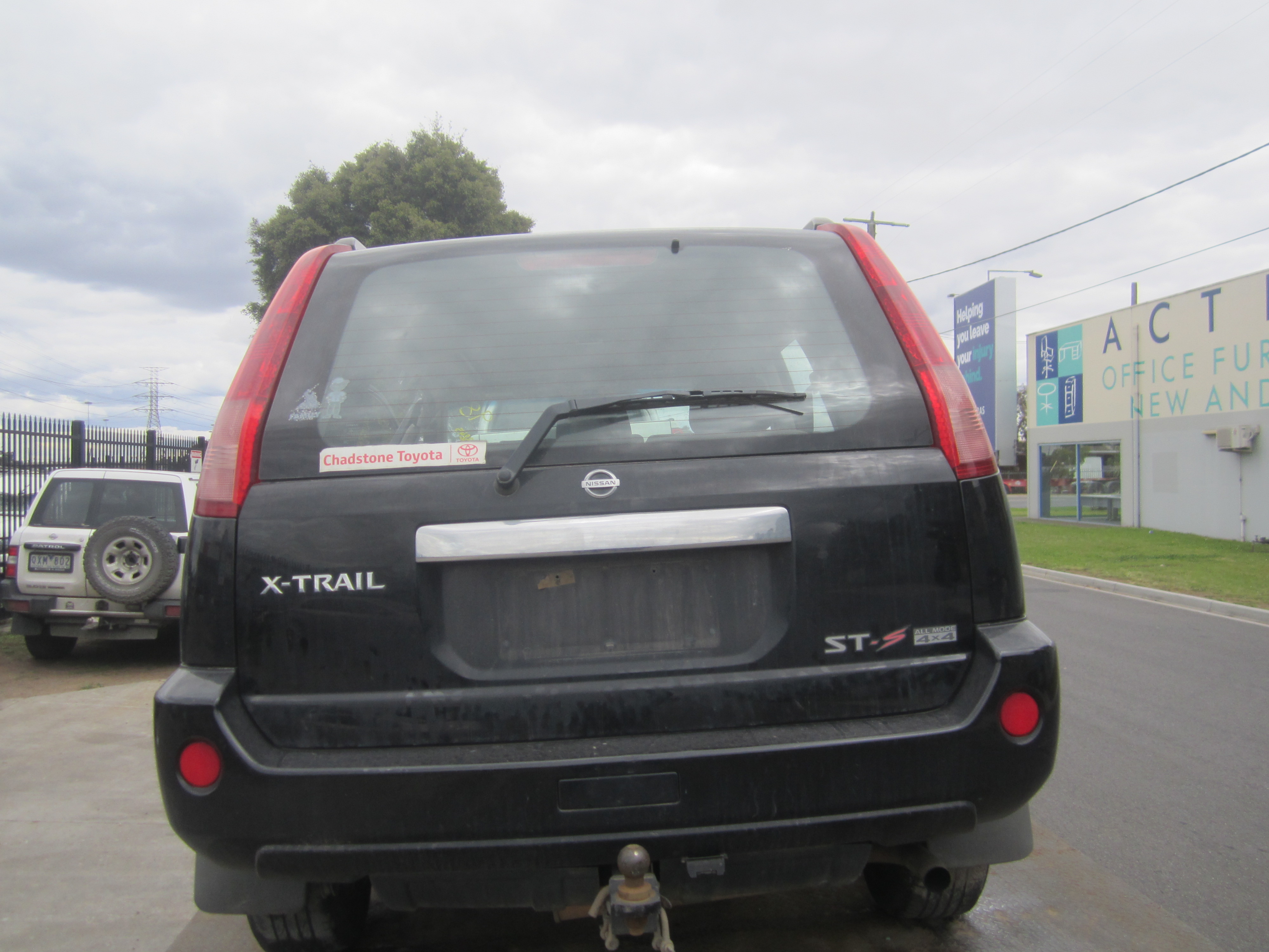 NISSAN X-TRAIL T30 QR25 4X4 BLACK 2004 WRECKING