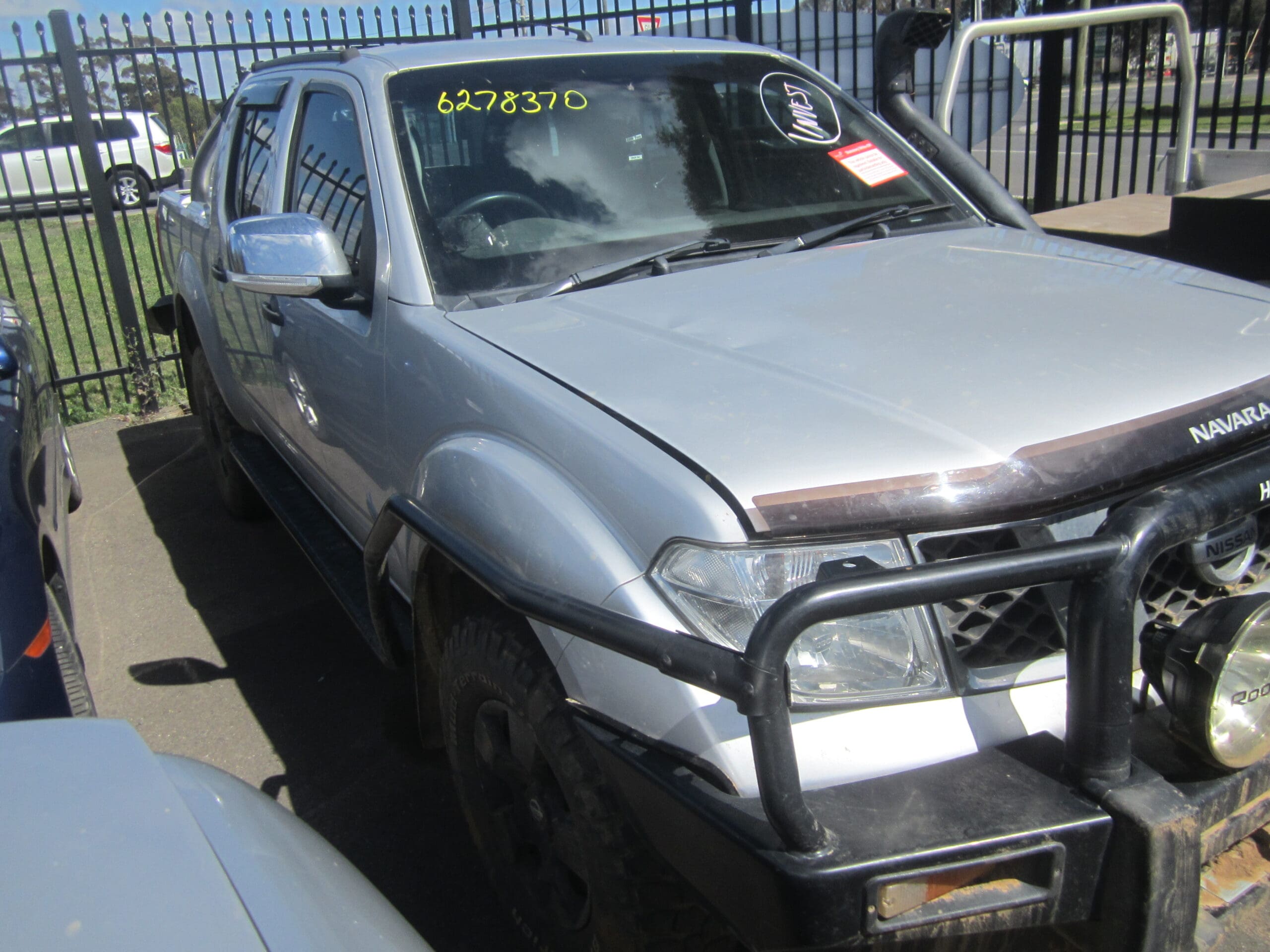 NISSAN NAVARA D40 VSK YD25 DIESEL SILVER 2009 WRECKING