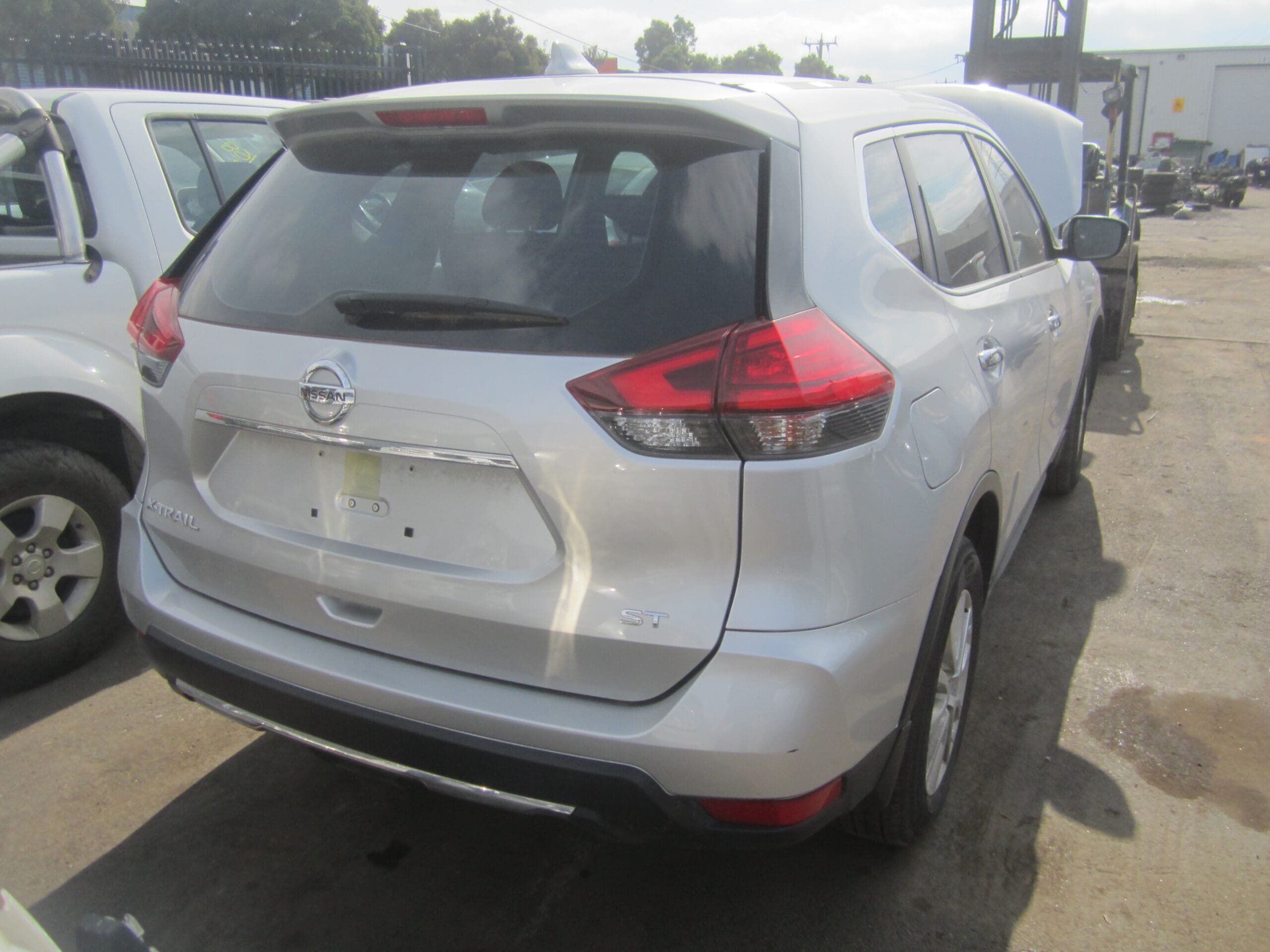 NISSAN X-TRAIL T32 ST CVT AUTO 2.5 PETROL 2016 WRECKING