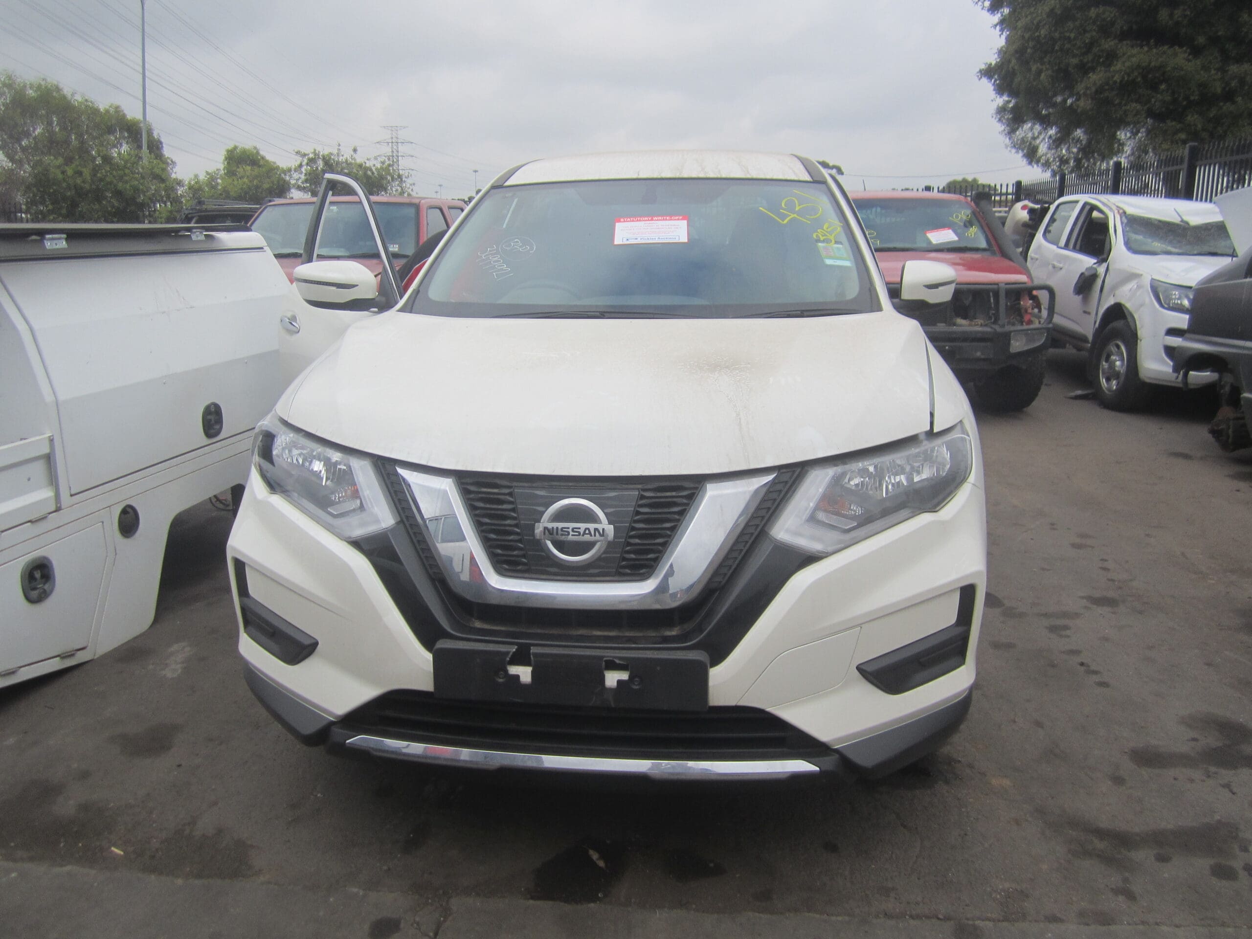 NISSAN X-TRAIL T32 ST 2.5 PETROL AUTO WHITE 2018 WRECKING