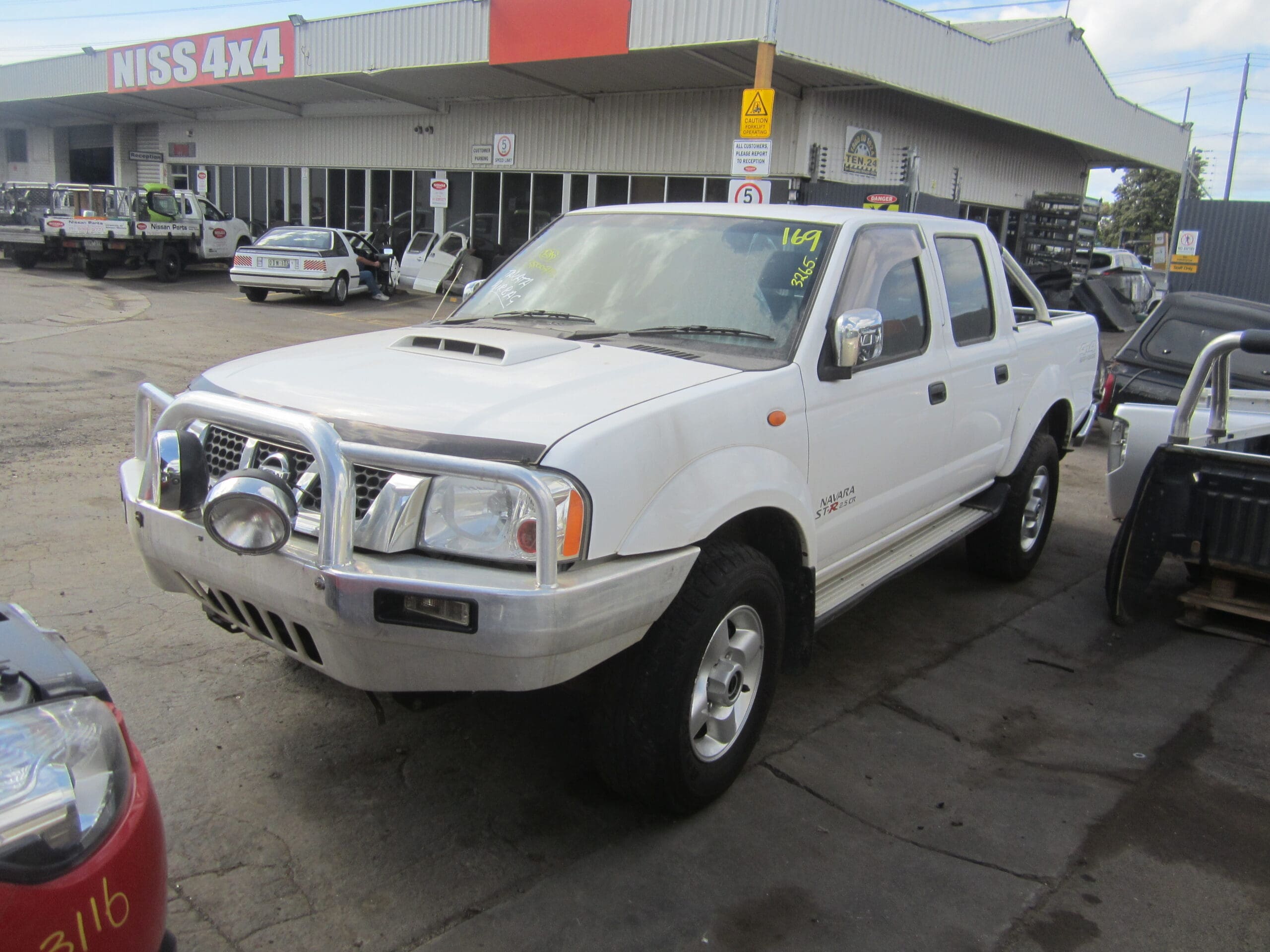 NISSAN NAVARA D22 STR 4X4 DUALCAB YD25 DIESEL WHITE 2014 WRECKING