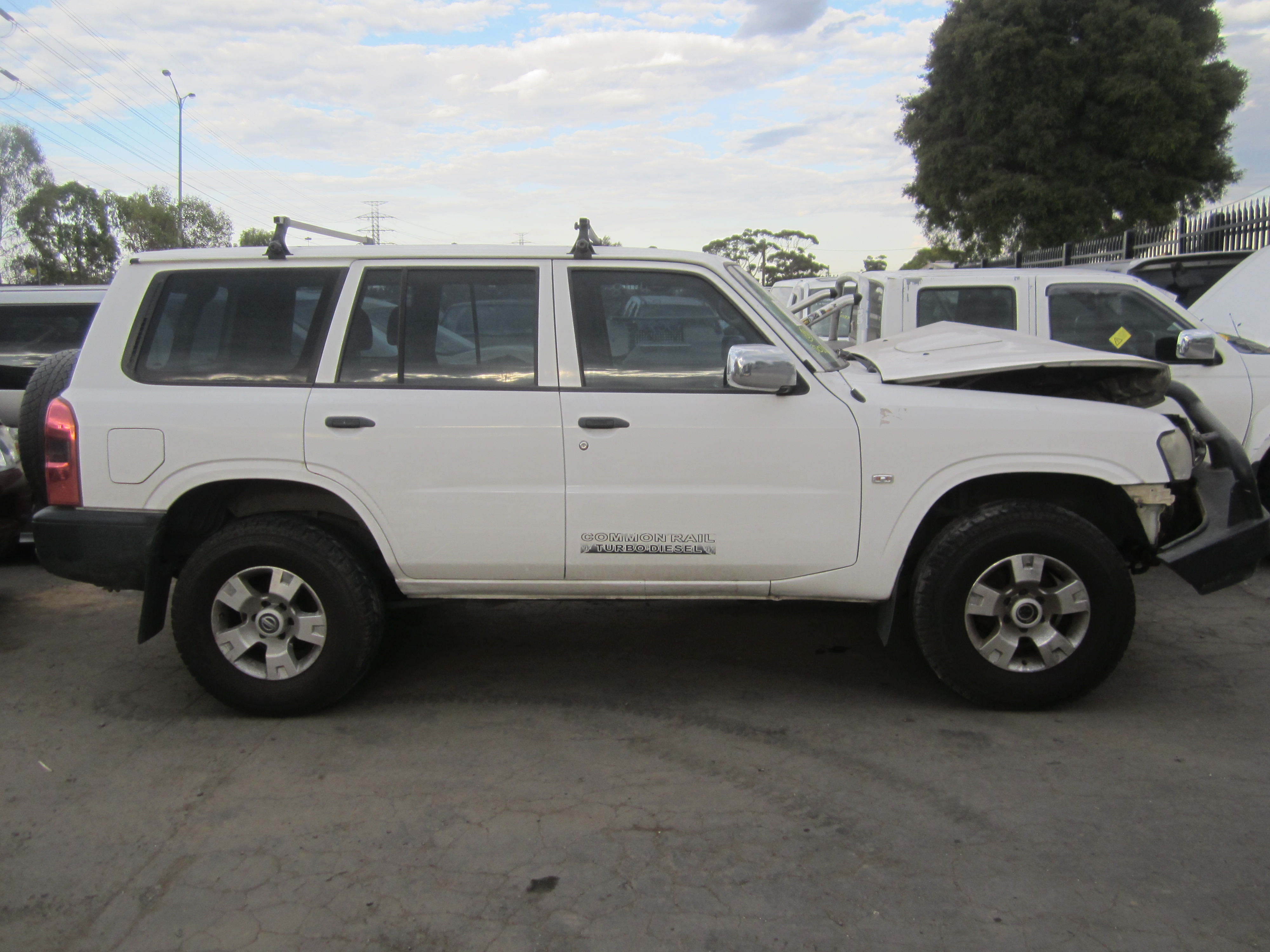 NISSAN PATROL Y61 GU RX WAGON ZD30 CR DIESEL WHITE 2008 WRECKING