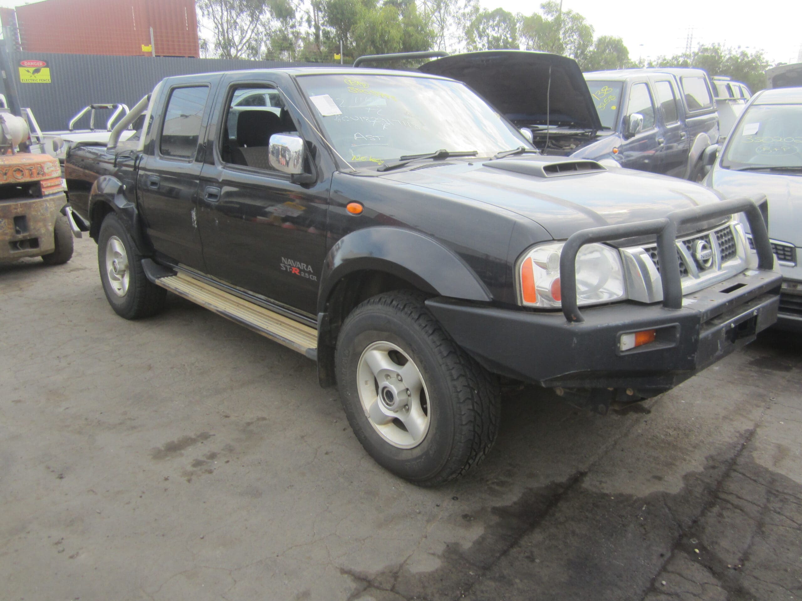 NISSAN NAVARA D22 ST-R 4X4 YD25 DIESEL 2010 WRECKING