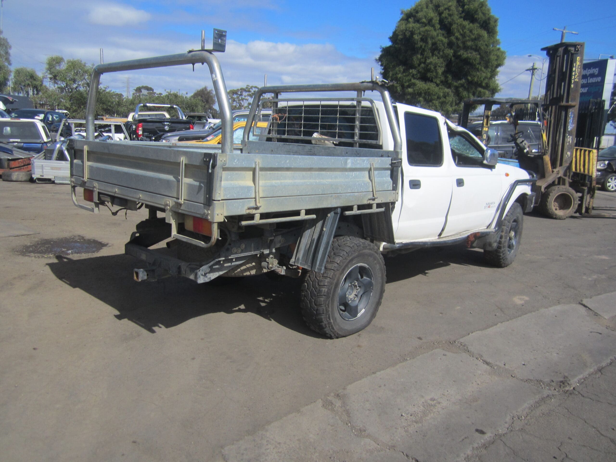 NISSAN NAVARA D22 YD25 DIESEL ST-R 4X4 2014 WRECKING