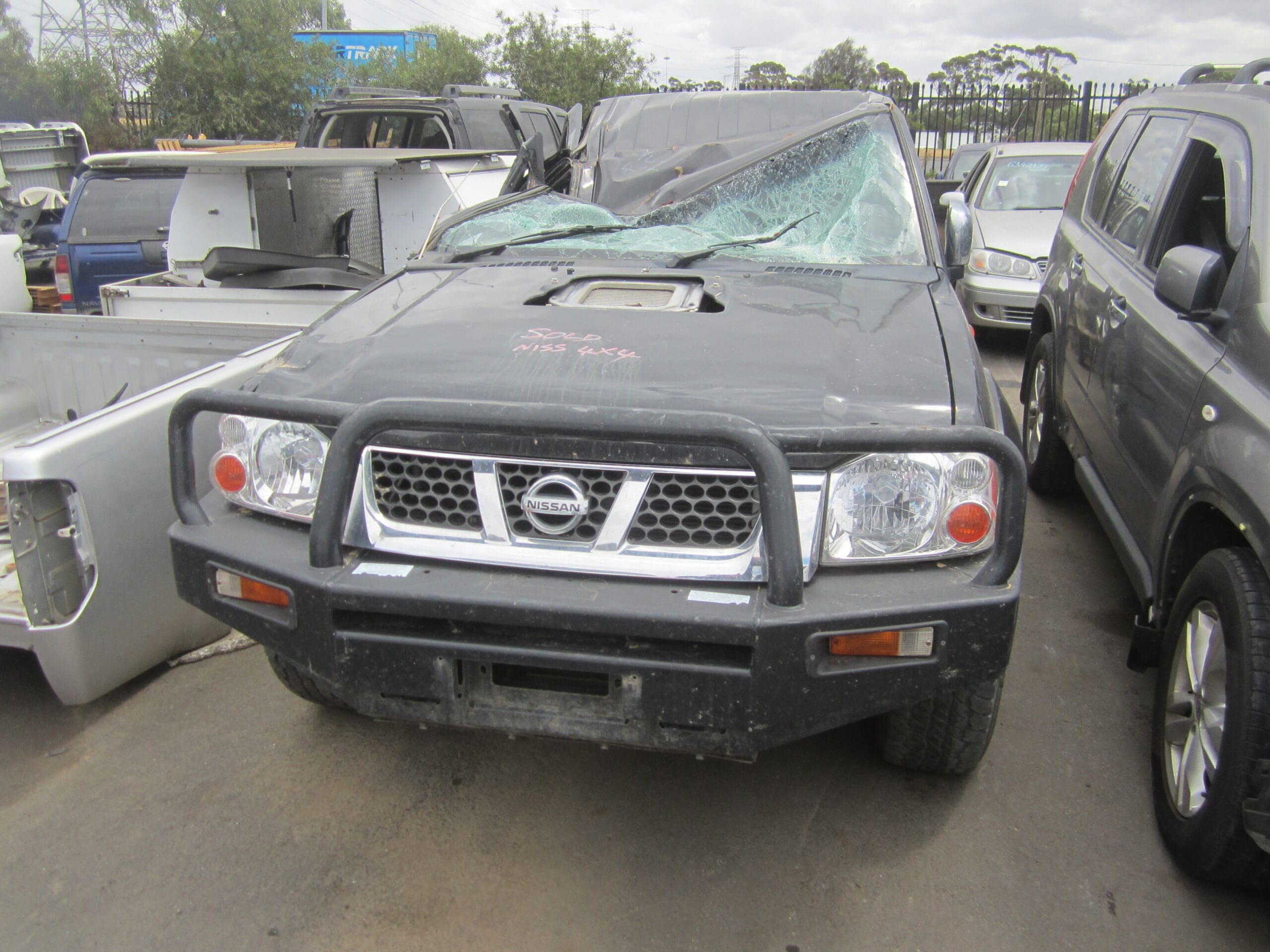 NISSAN NAVARA D22 ST-R 4X4 YD25 DIESEL 2010 WRECKING