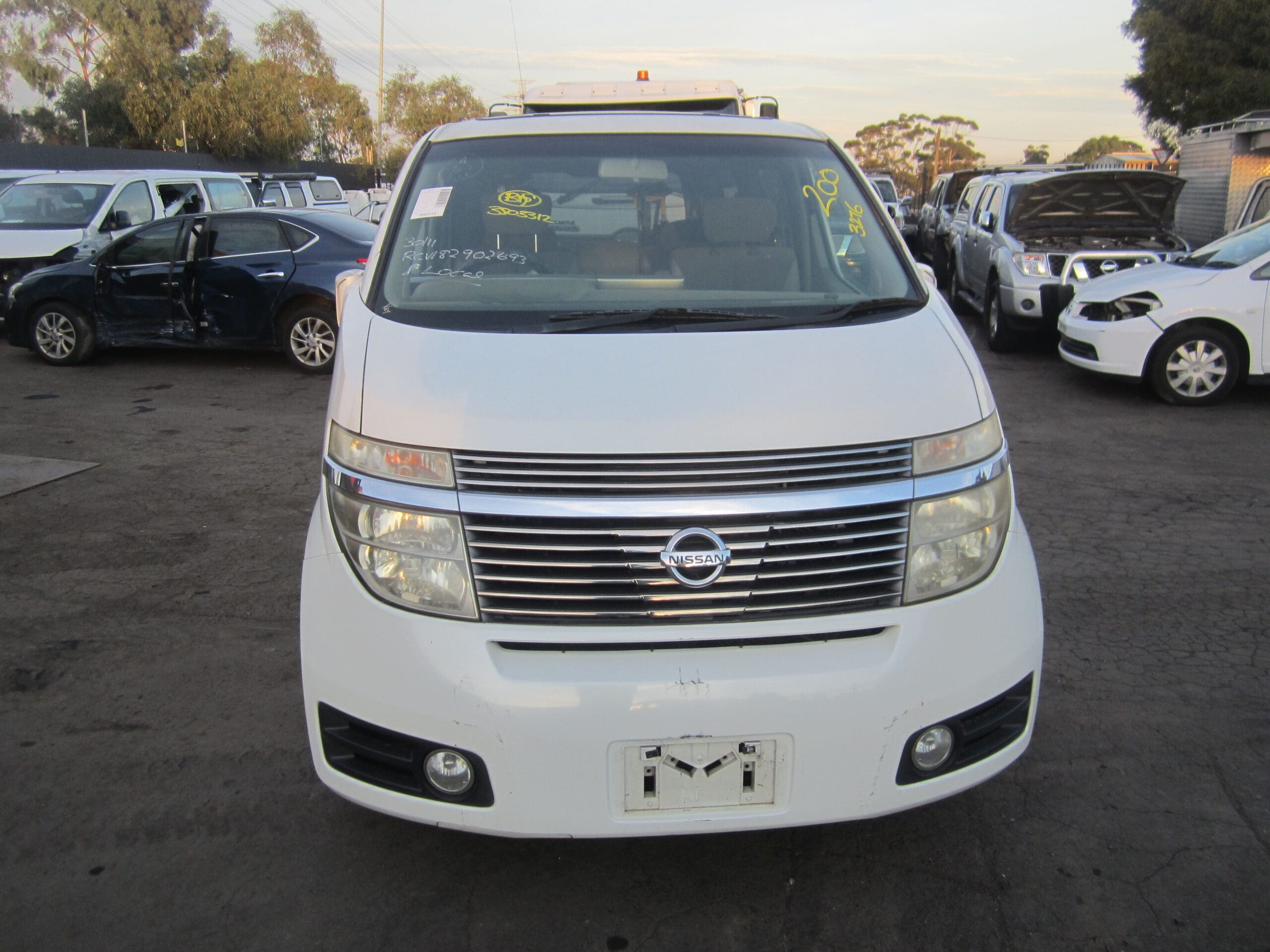 NISSAN ELGRAND E51 VQ35 V6 AUTO WHITE 2004 WRECKING