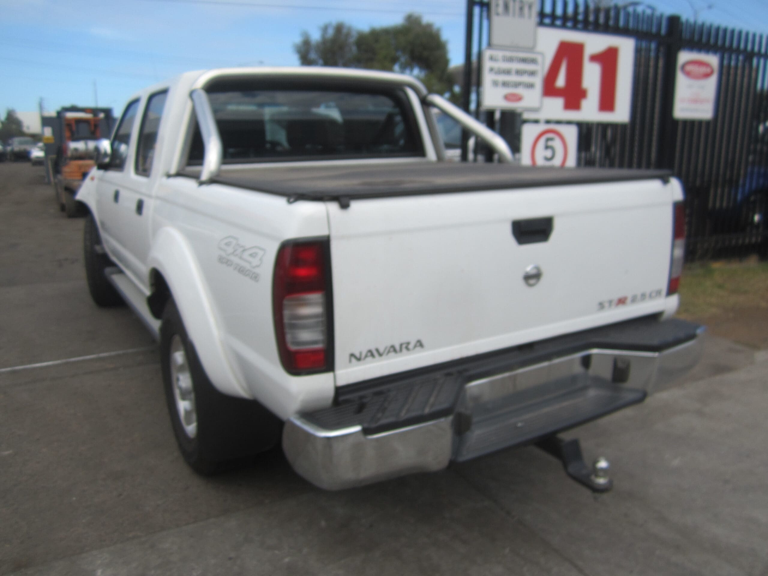 NISSAN NAVARA D22 ST-R YD25 DIESEL WHITE 2014 WRECKING