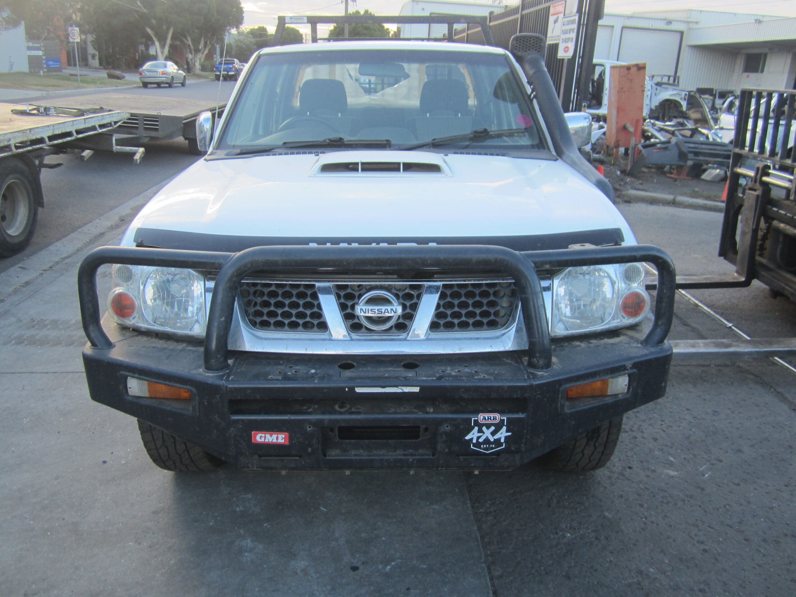 NISSAN NAVARA D22 ST-R 2.5 YD25 DIESEL 4X4 TRAY 2012 WRECKING