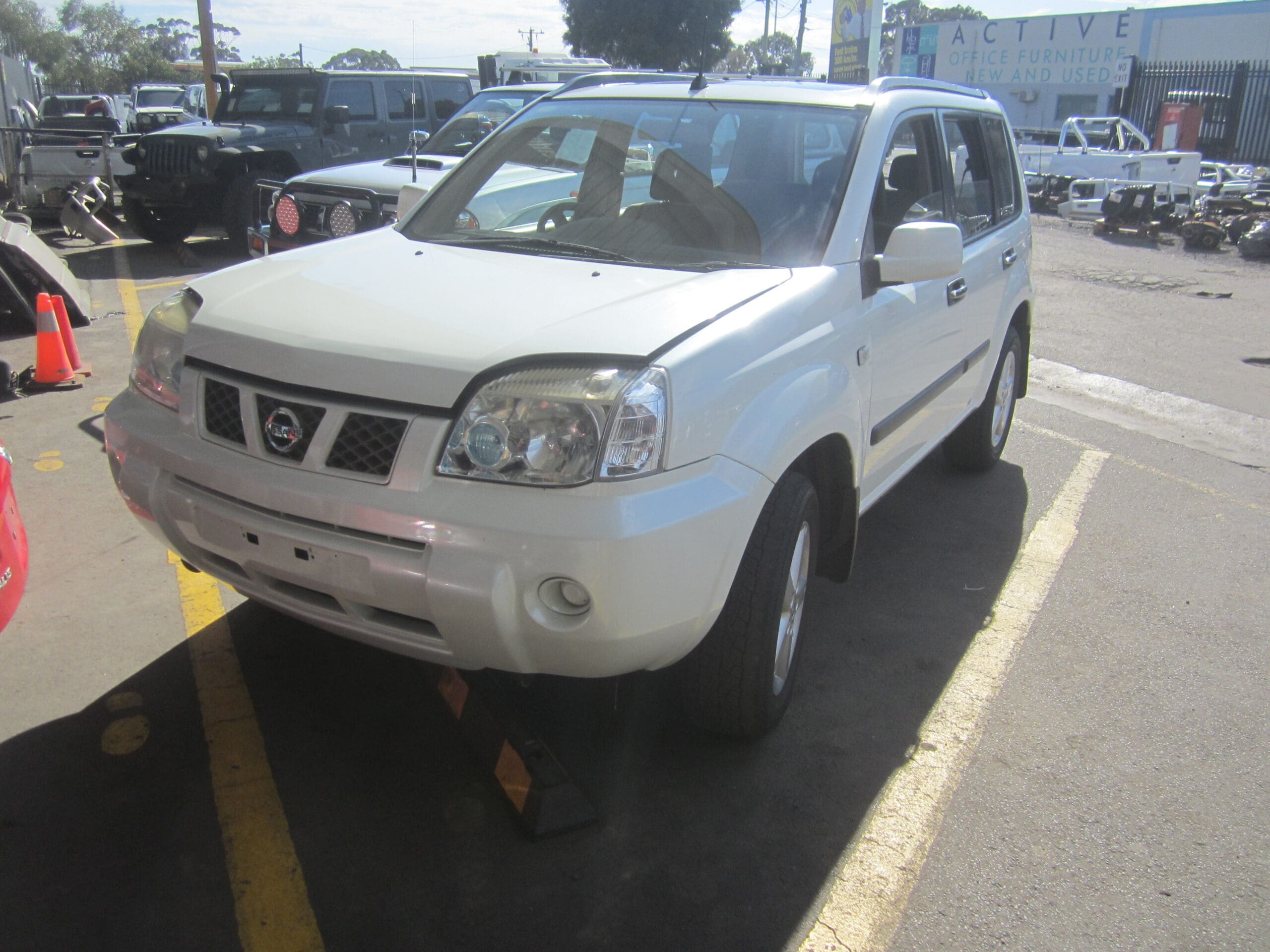 NISSAN X-TRAIL T30 ST-S QR25 4X4 WHITE 2007 WRECKING