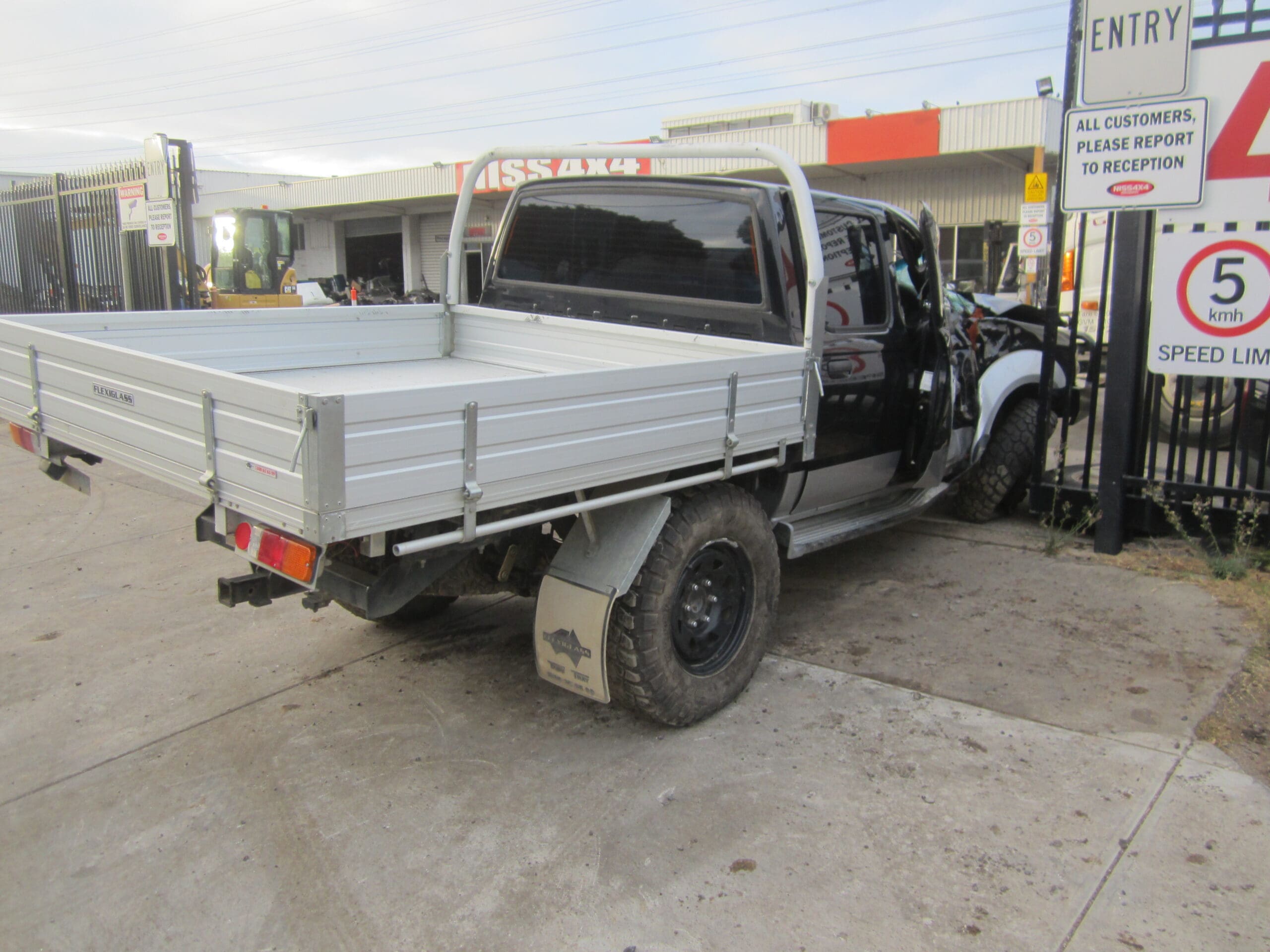 NISSAN NAVARA D22 ZD30 DIESEL ALLOY TRAY 2006 WRECKING