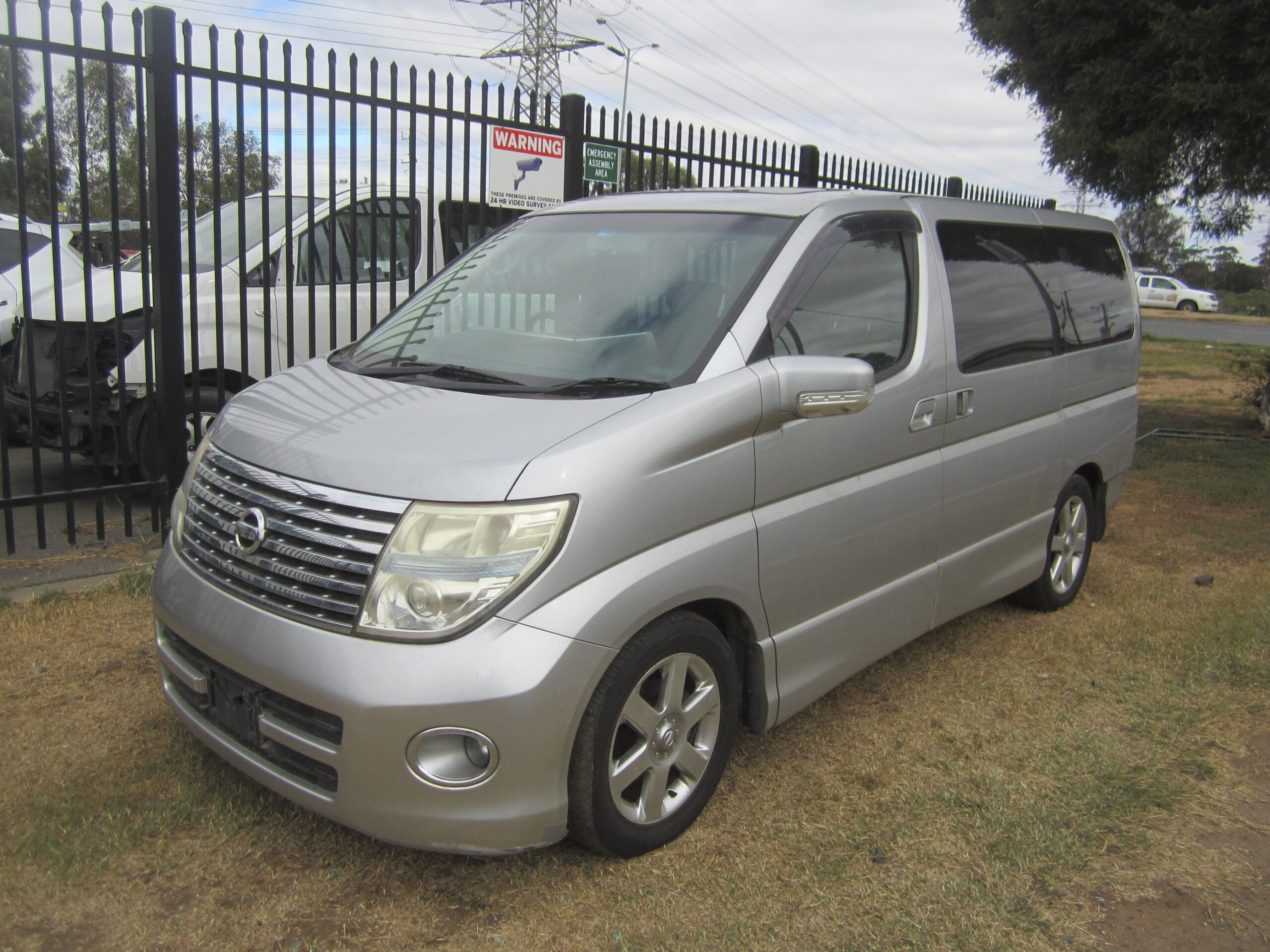 NISSAN ELGRAND E51 VQ35 AUTO SILVER 2007 WRECKING