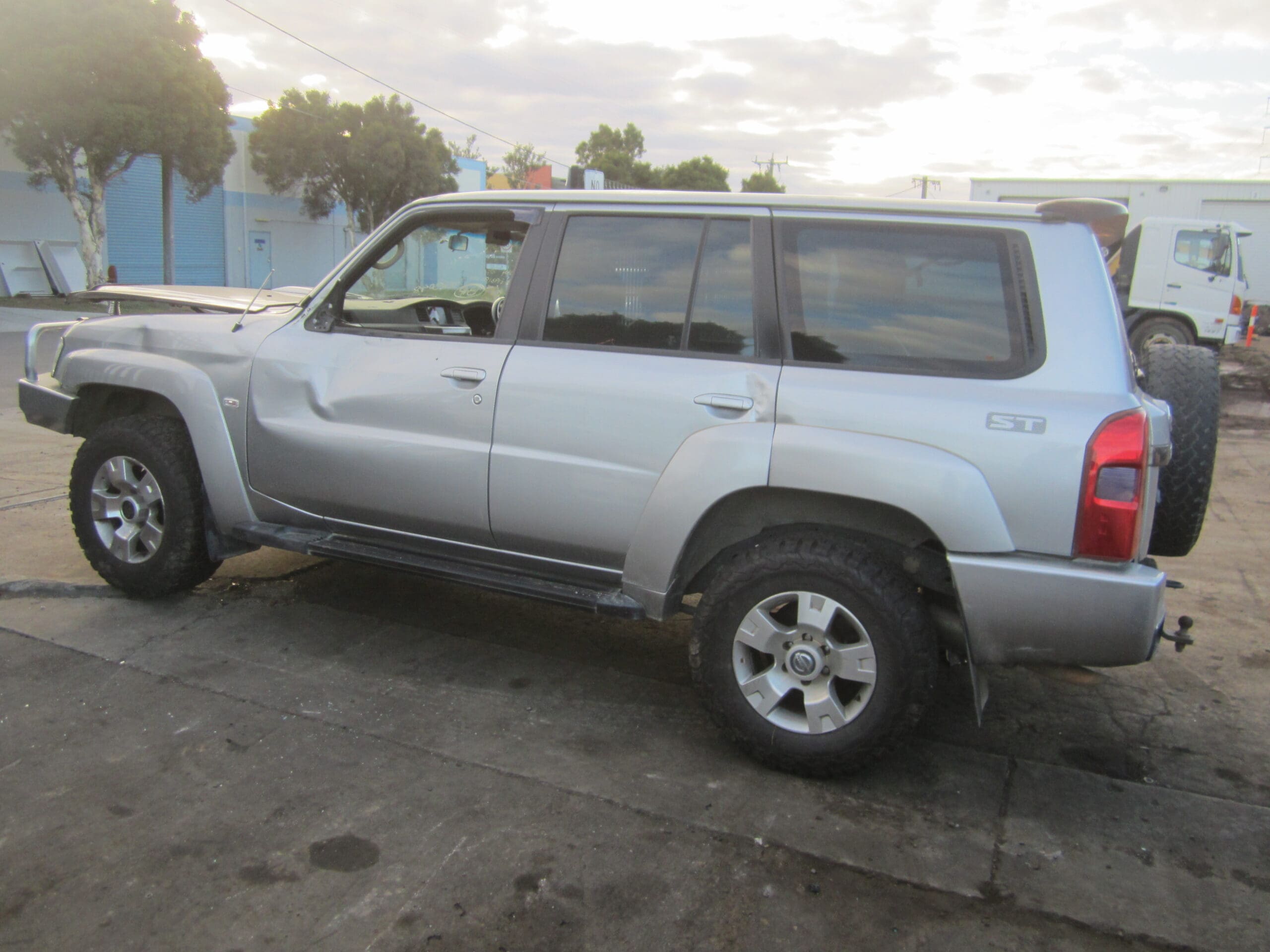 NISSAN PATROL Y61 ST WAGON ZD30 TURBO DIESEL SILVER 2012 WRECKING
