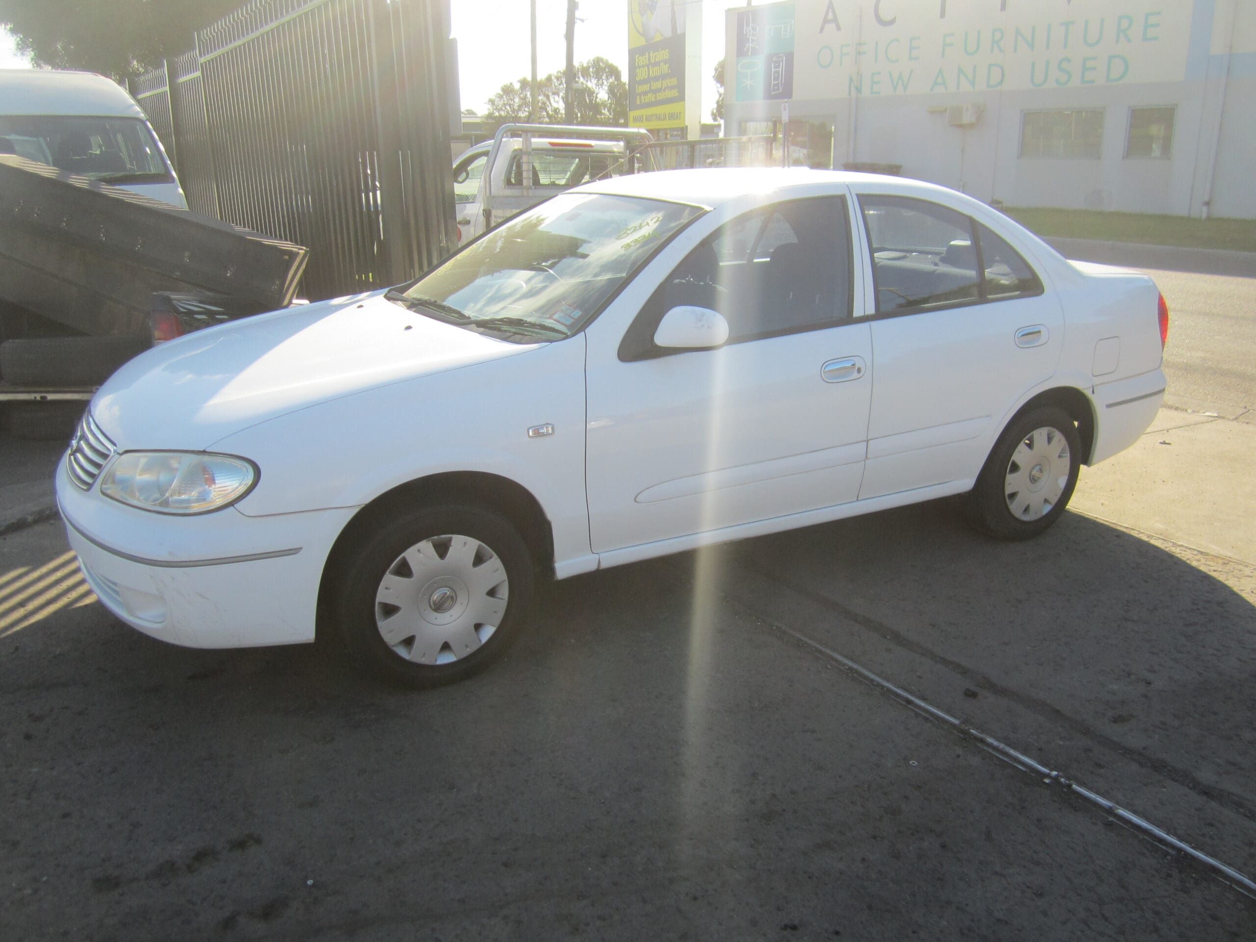NISSAN PULSAR N16 SEDAN QG18 ENGINE WHITE 2005 WRECKING