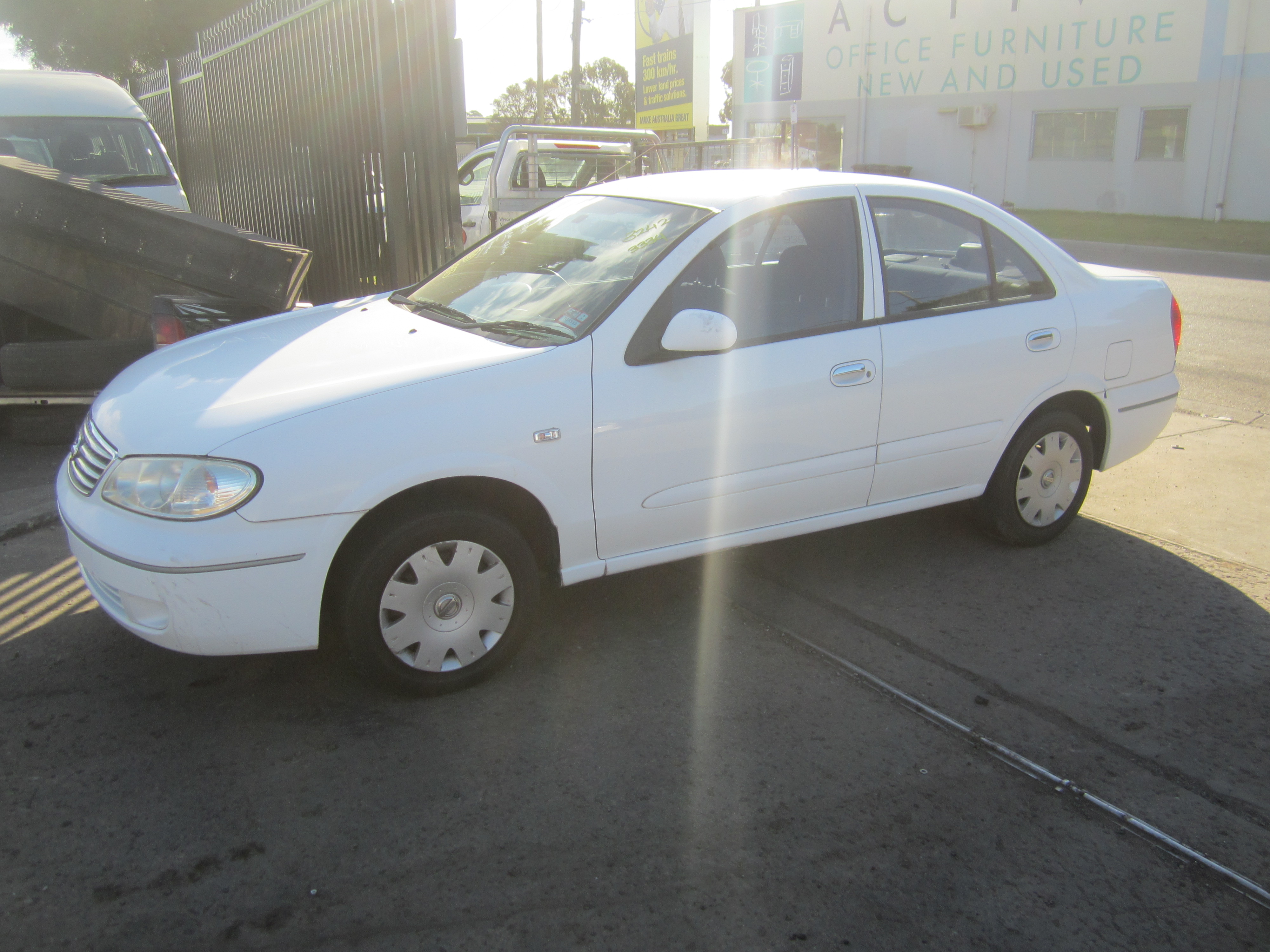 NISSAN PULSAR N16 SEDAN QG18 ENGINE WHITE 2005 WRECKING