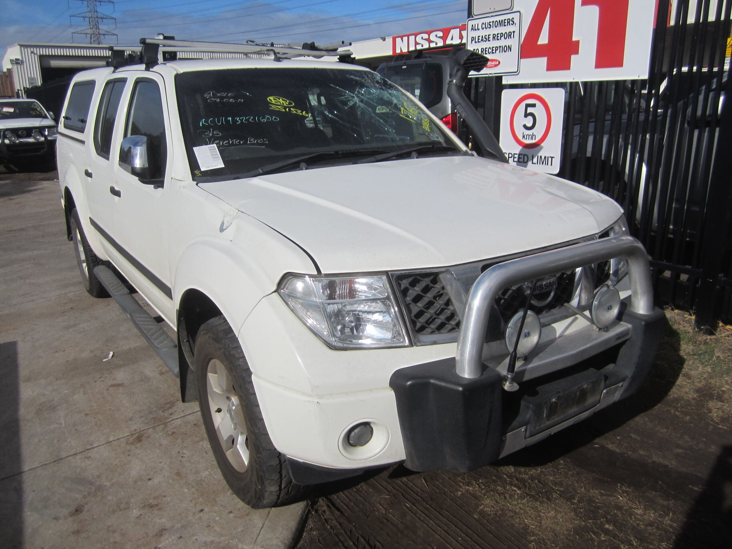 NISSAN NAVARA D40 VSK SPAIN ST-X WHITE 2011 WRECKING