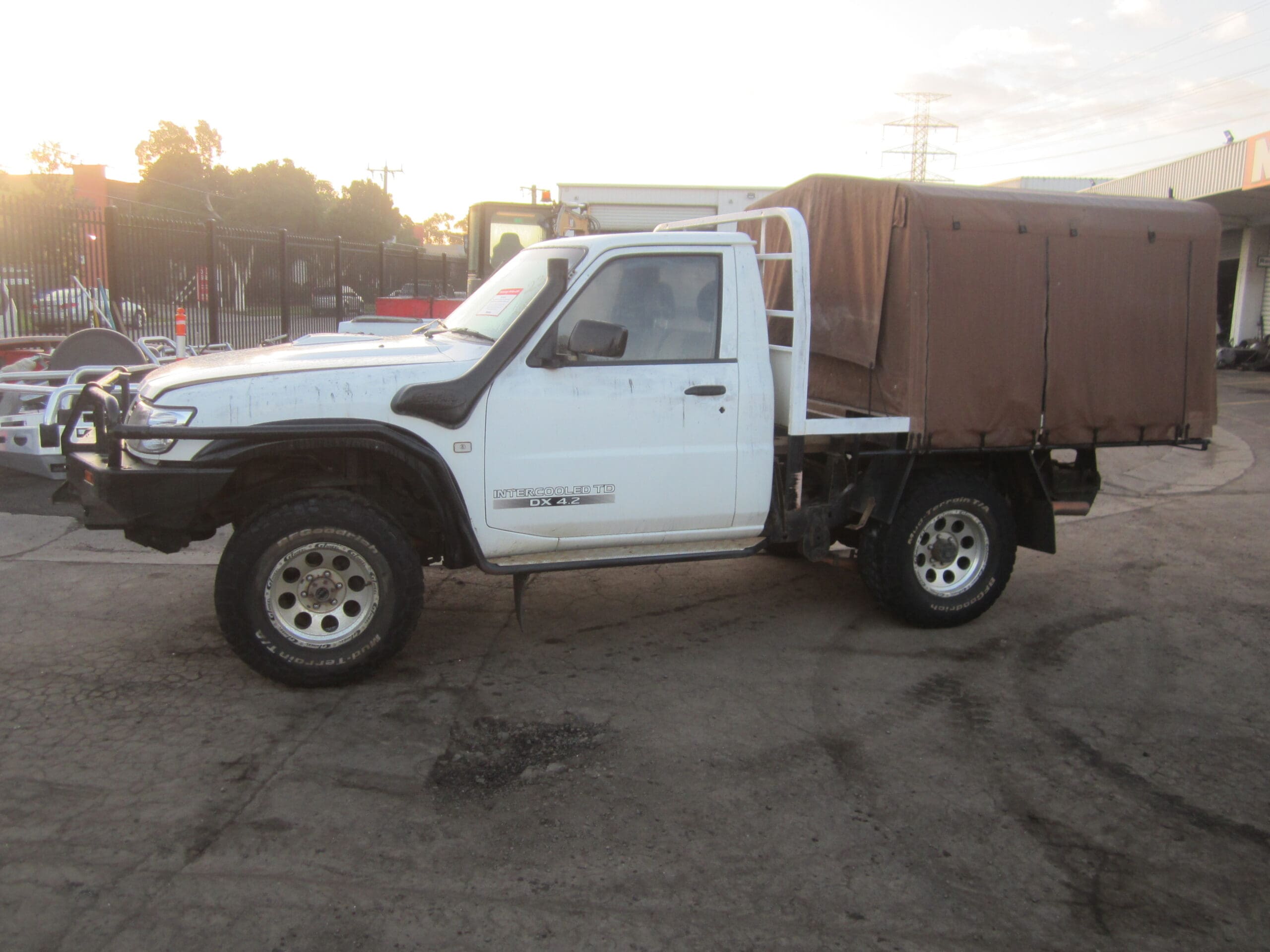 NISSAN PATROL Y61 UTE TD42 DIESEL TRAY WHITE 2006 WRECKING