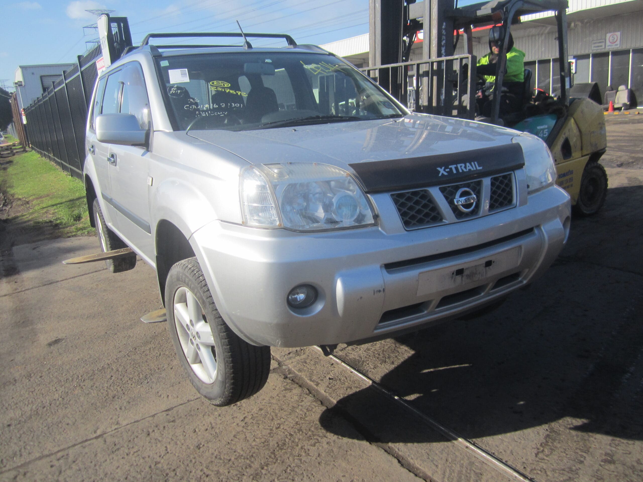 NISSAN X-TRAIL T30 QR25 4X4 SILVER 2005 WRECKING
