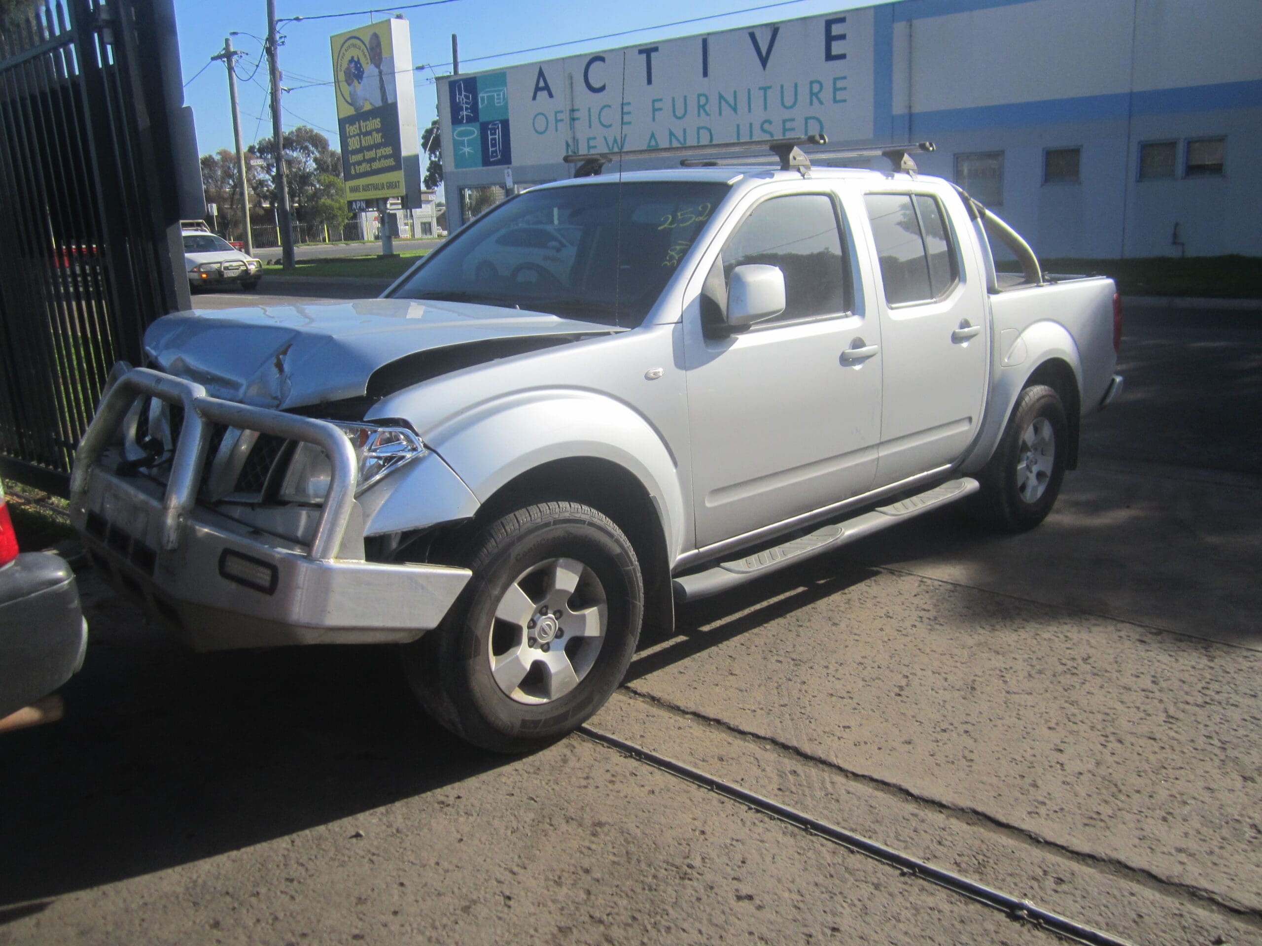 NISSAN NAVARA D40 MNT YD25 ST DIESEL SILVER 2009 WRECKING