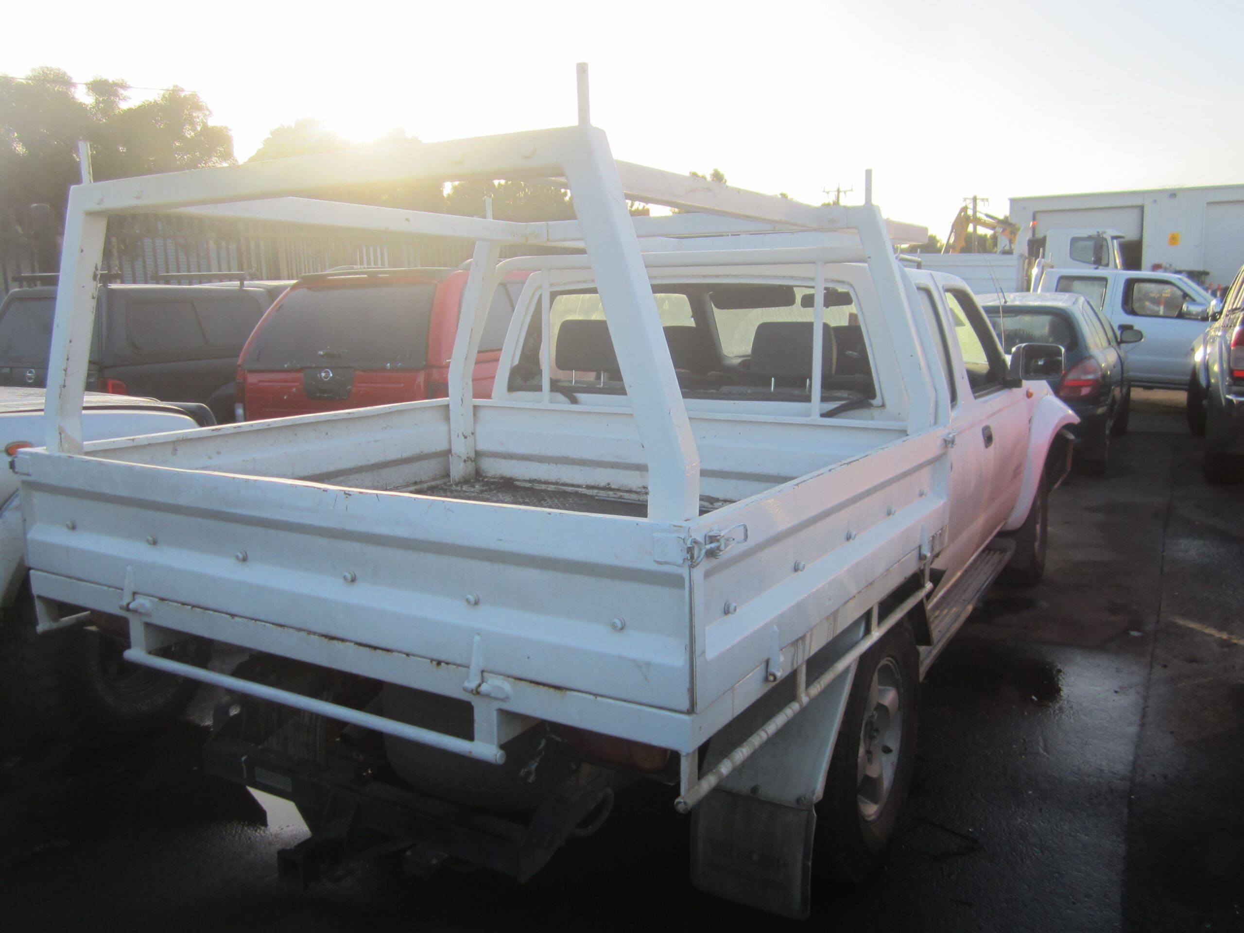NISSAN NAVARA D22 YD25 DIESEL STEEL TRAY WHITE 2012 WRECKING