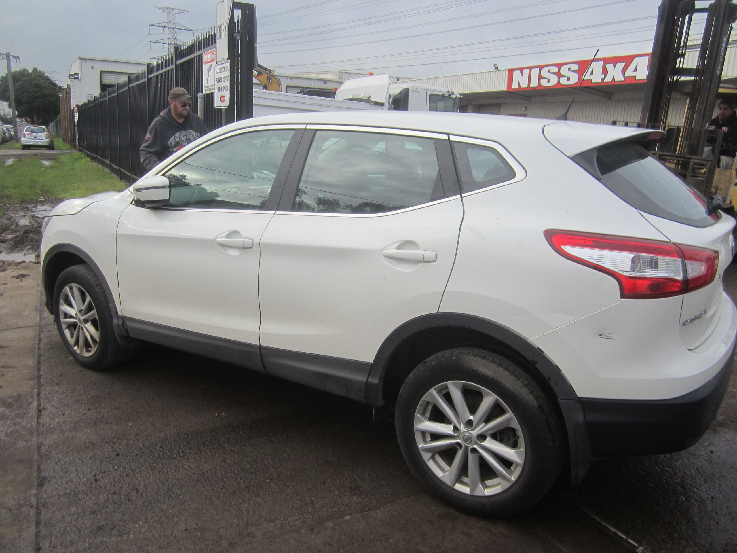NISSAN QASHQAI J11 ST AUTO 2L WHITE 2015 WRECKING
