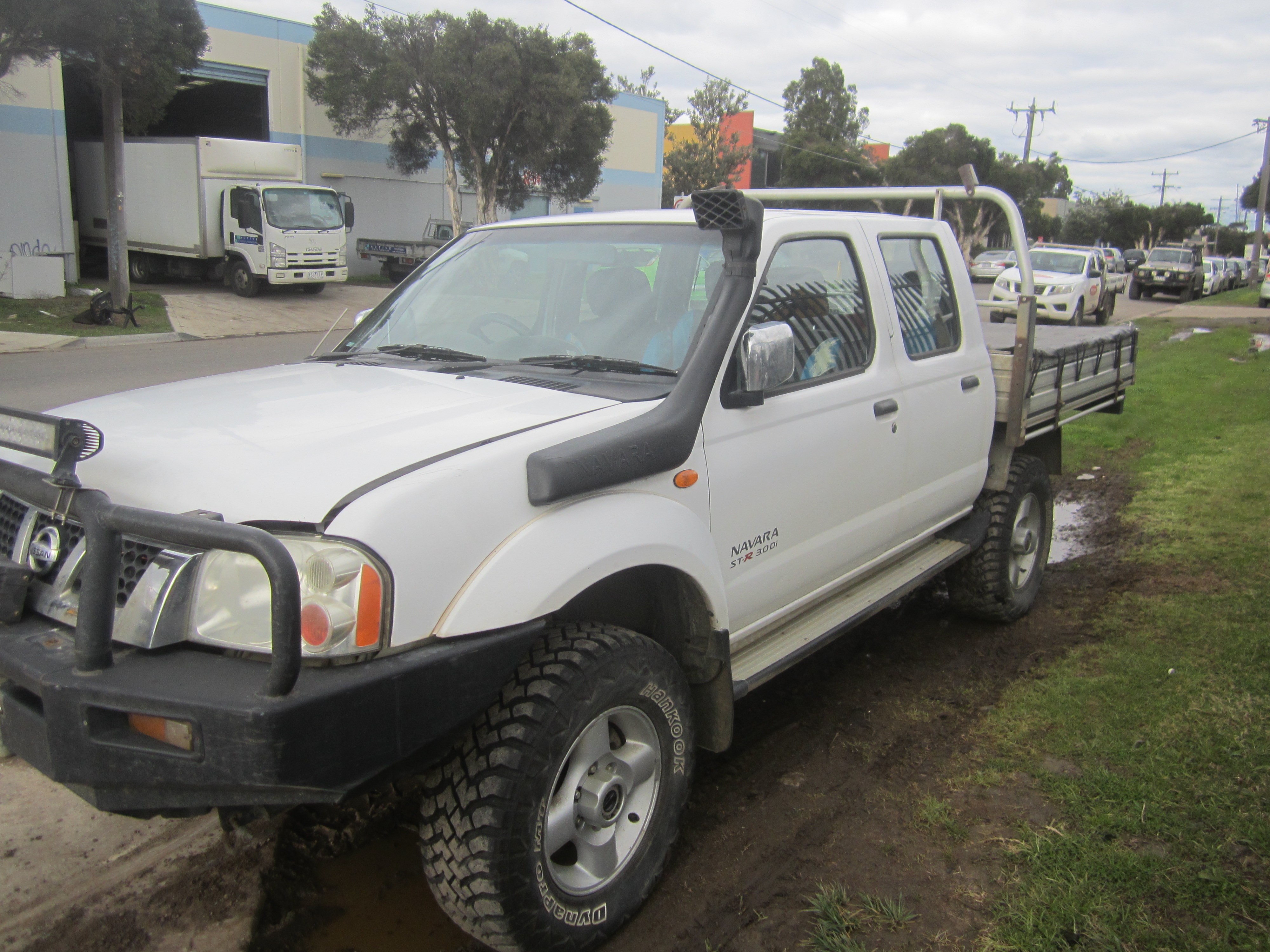 NISSAN NAVARA D22 ZD30 DIESEL WHITE TRAY 2006 WRECKING