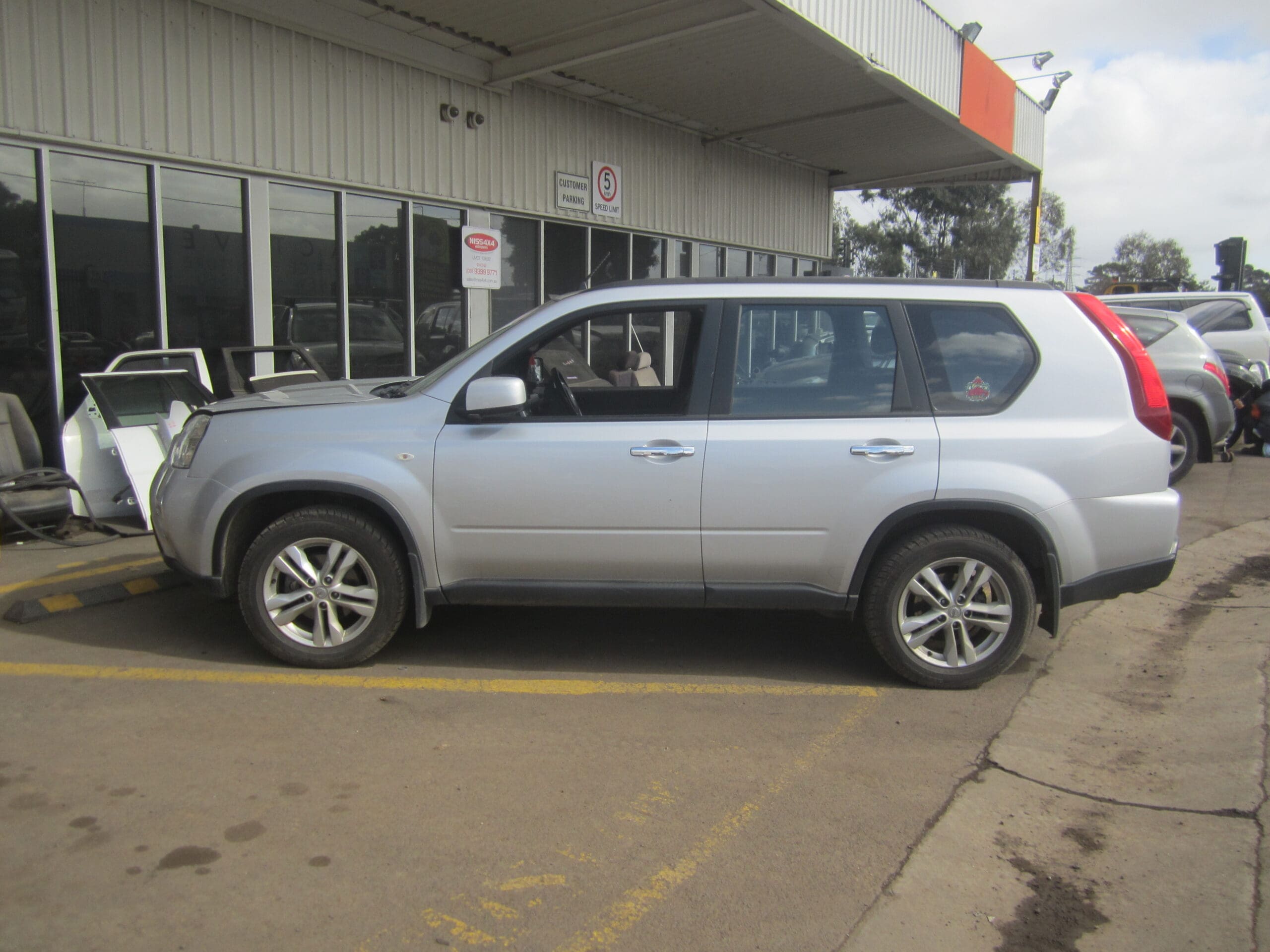 NISSAN X-TRAIL T31 ST AUTO QR25 4X4 SILVER 2012 WRECKING