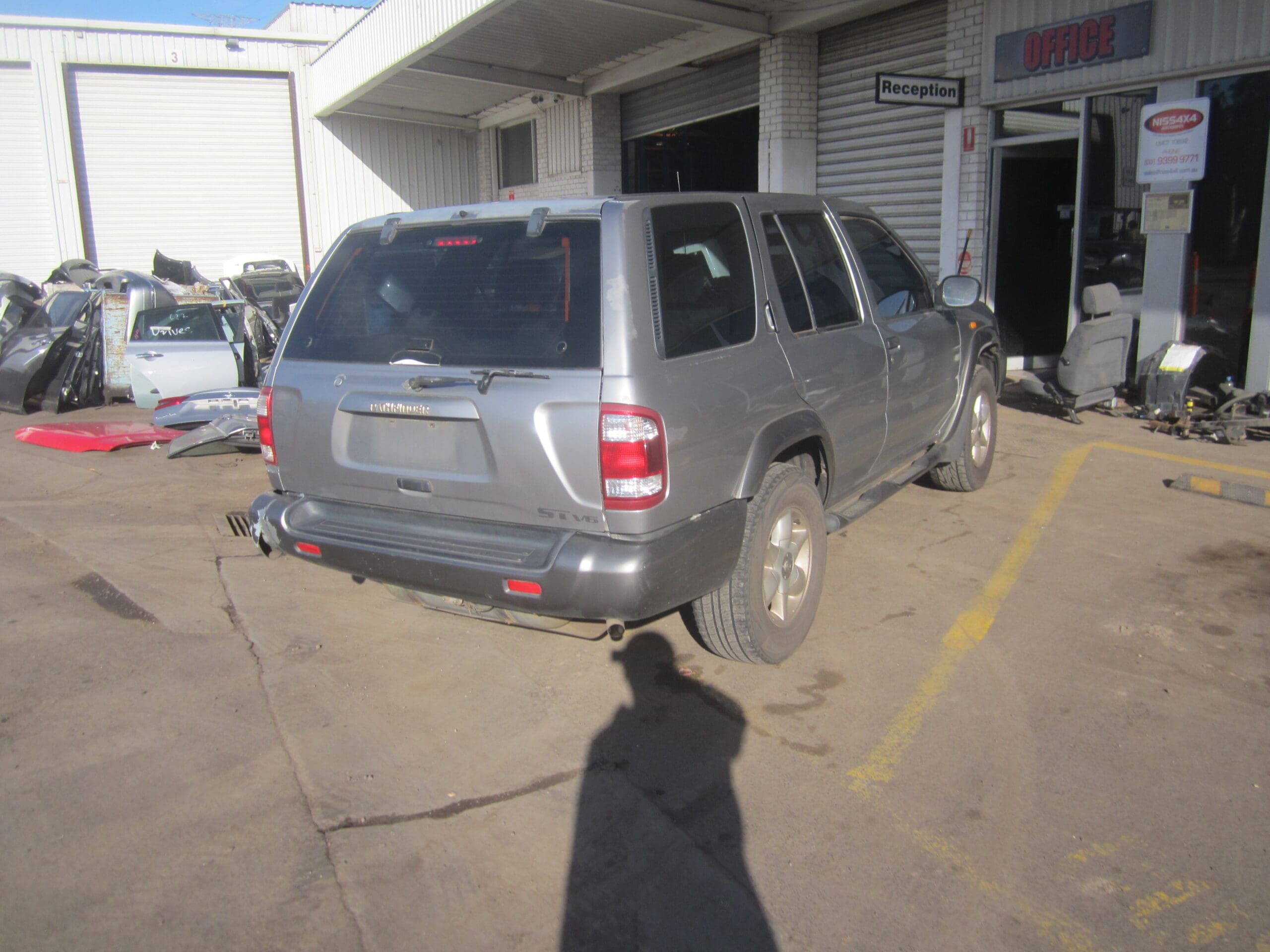 NISSAN PATHFINDER R50 ST VG33 SILVER 2002 WRECKING
