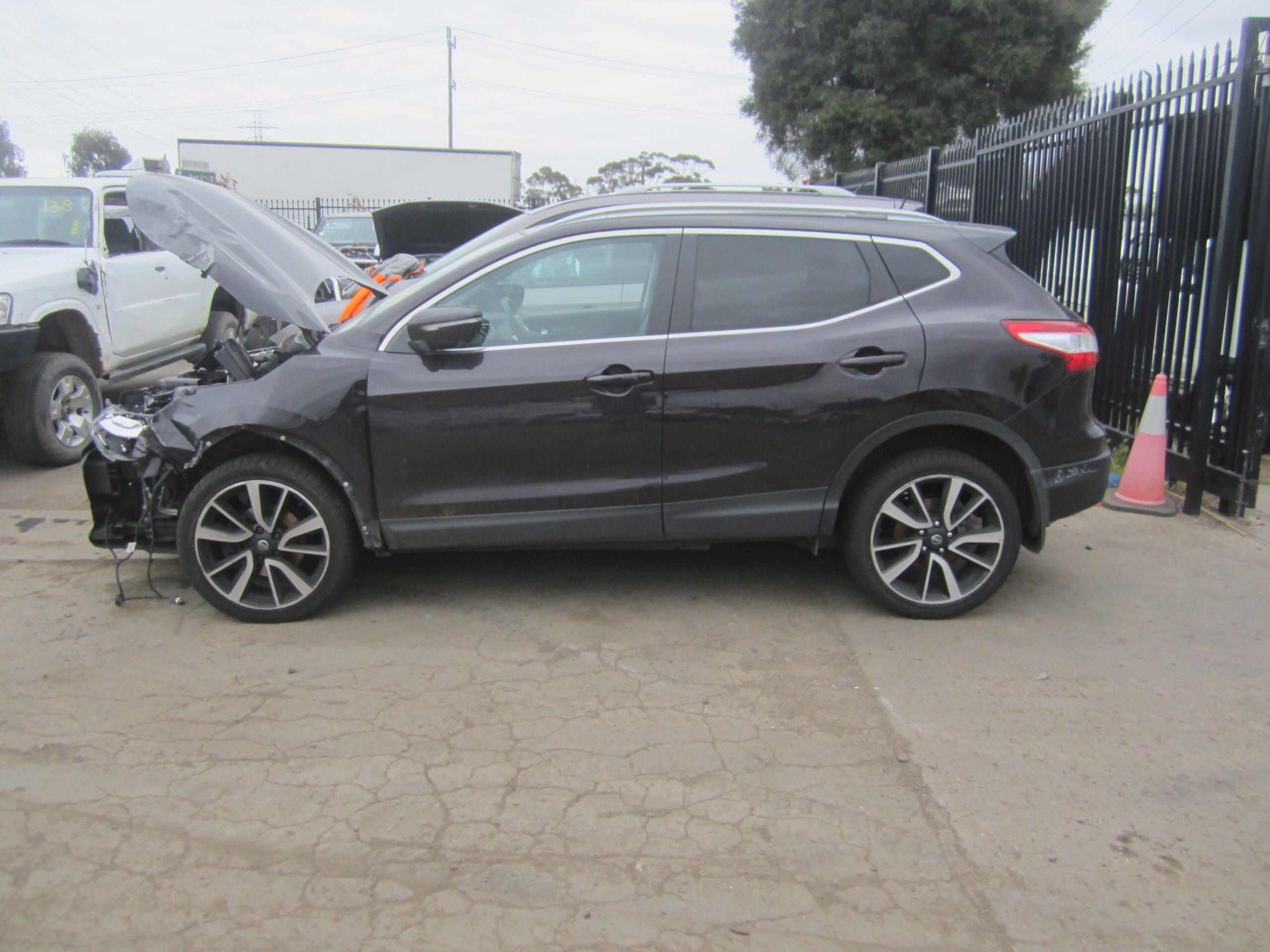 NISSAN QASHQAI J11 Ti MANUAL BLACK 2016 WRECKING