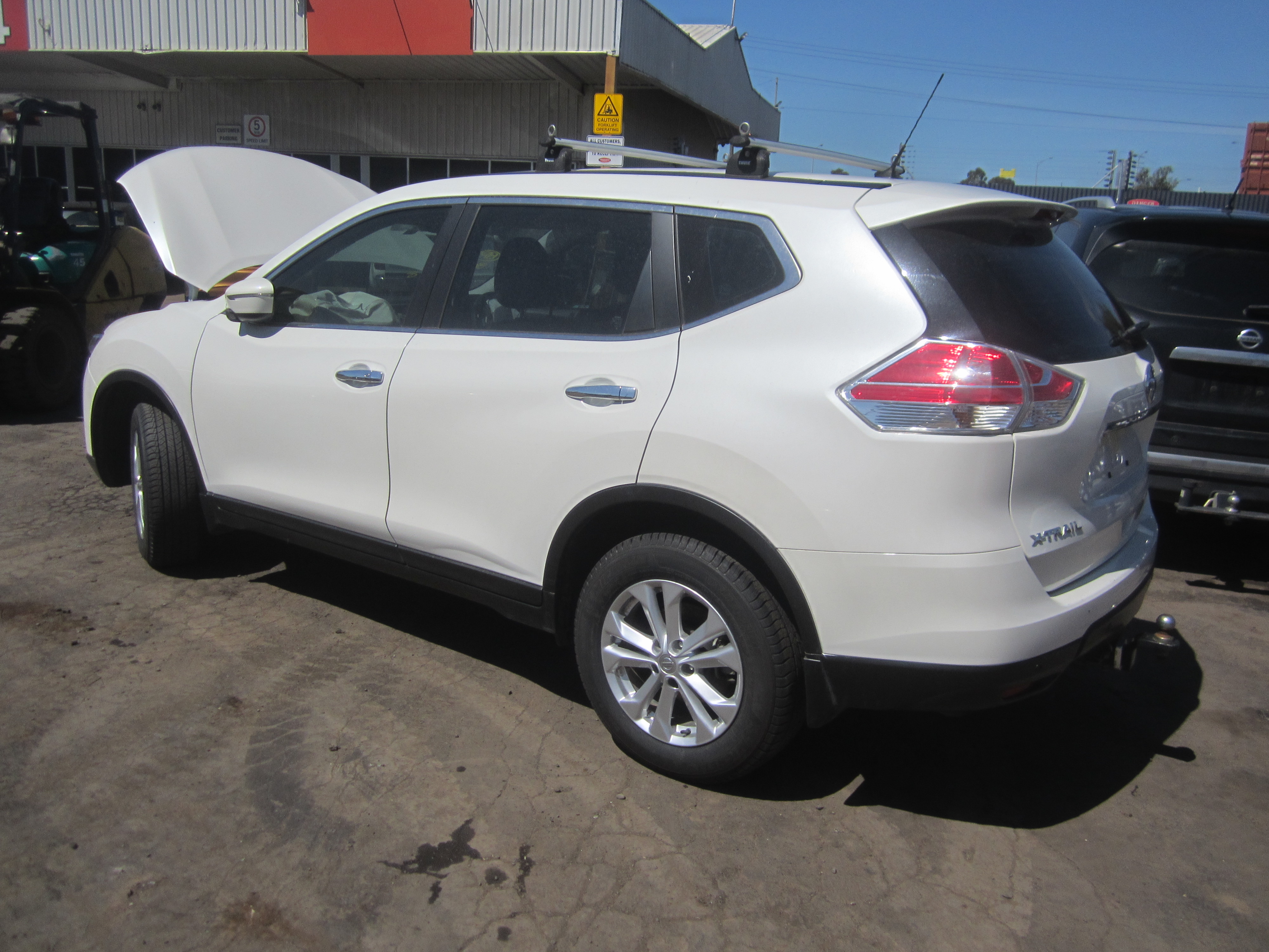 NISSAN X-TRAIL T32 ST 2WD WHITE 2016 WRECKING