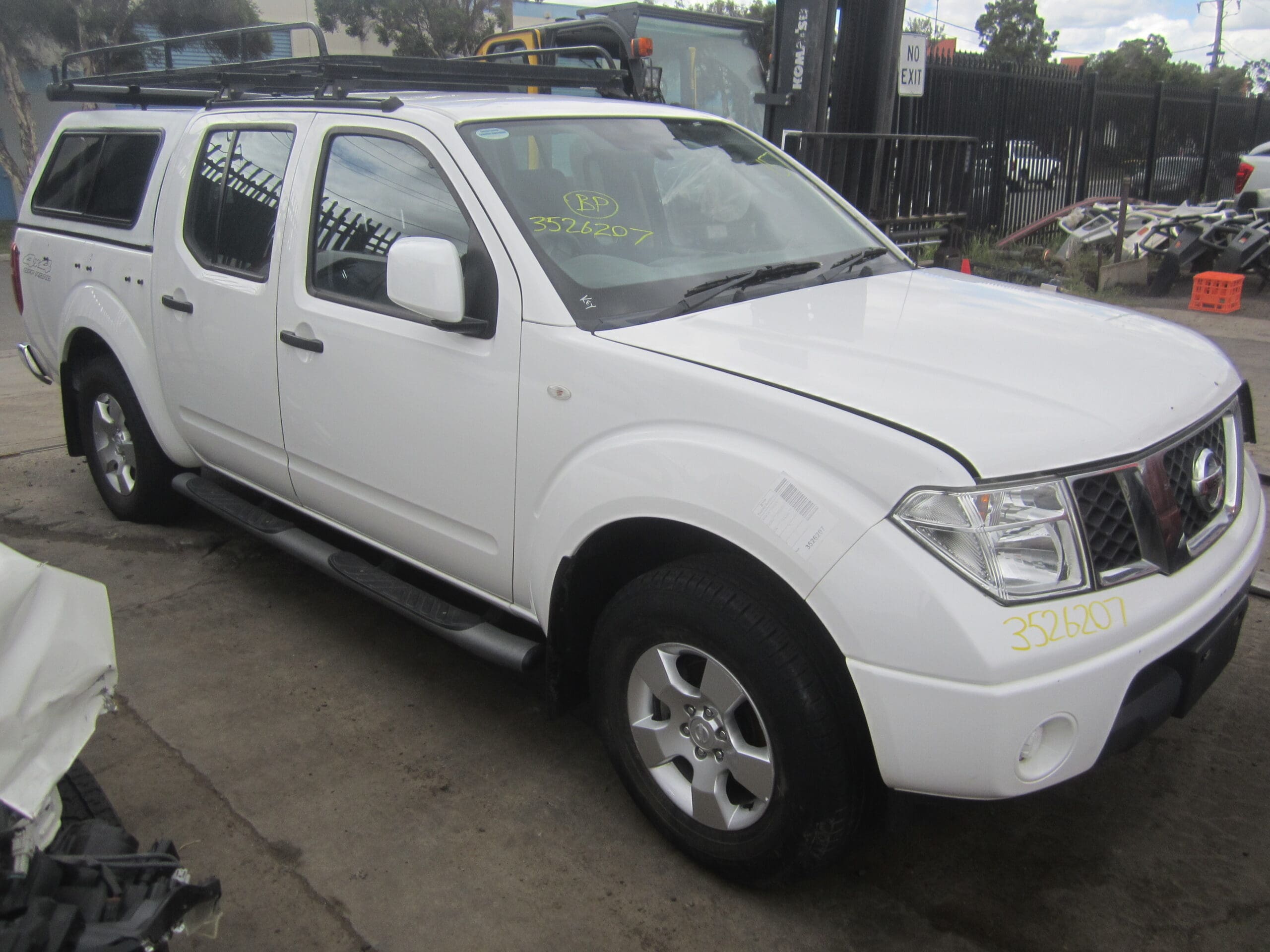 NISSAN NAVARA D40 MNT THAI BUILT YD25 DIESEL 2010 WHITE WRECKING