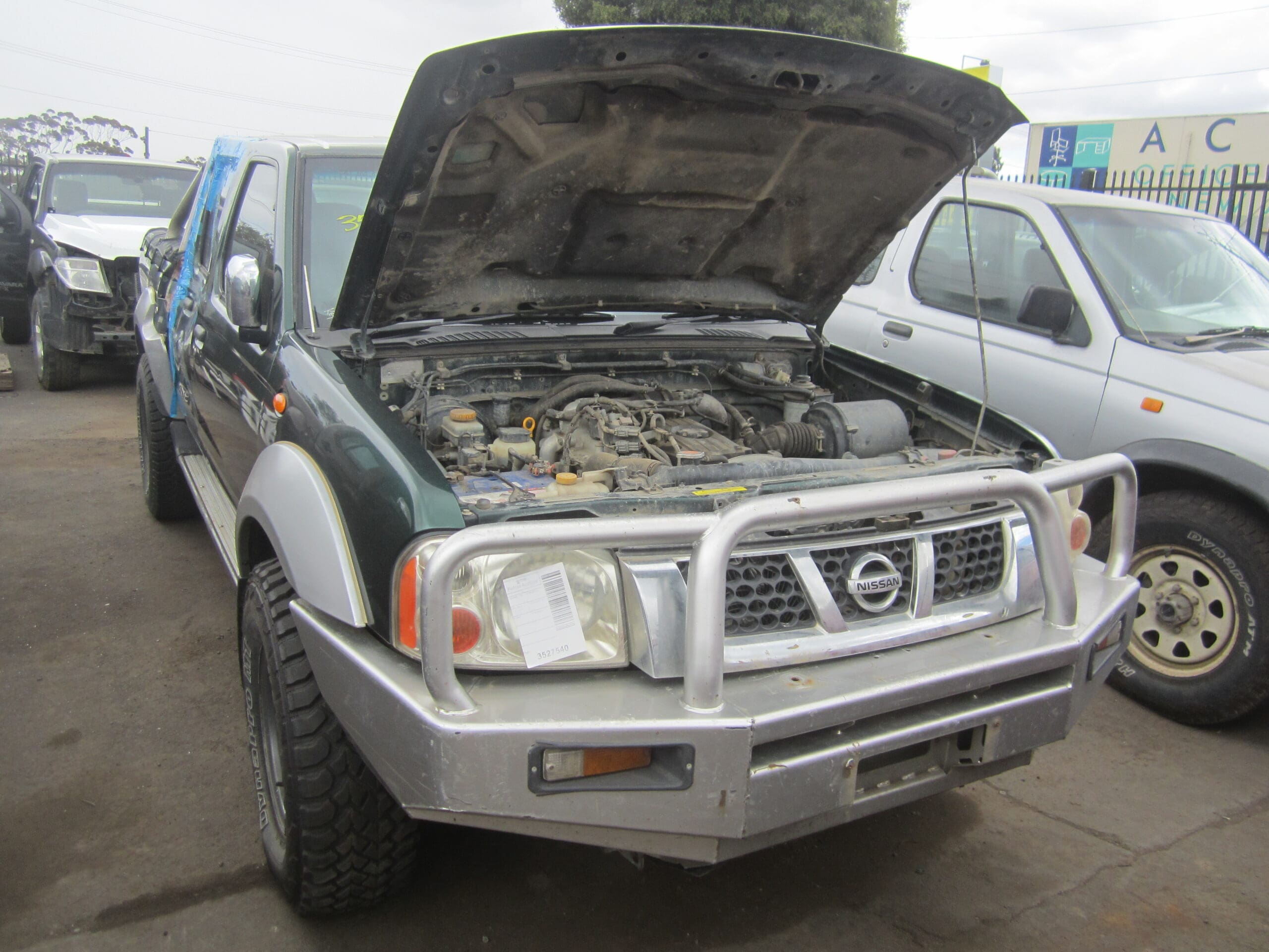 NISSAN NAVARA D22 ST-R ZD30 TURBO DIESEL 4X4 GREEN 2005 WRECKING