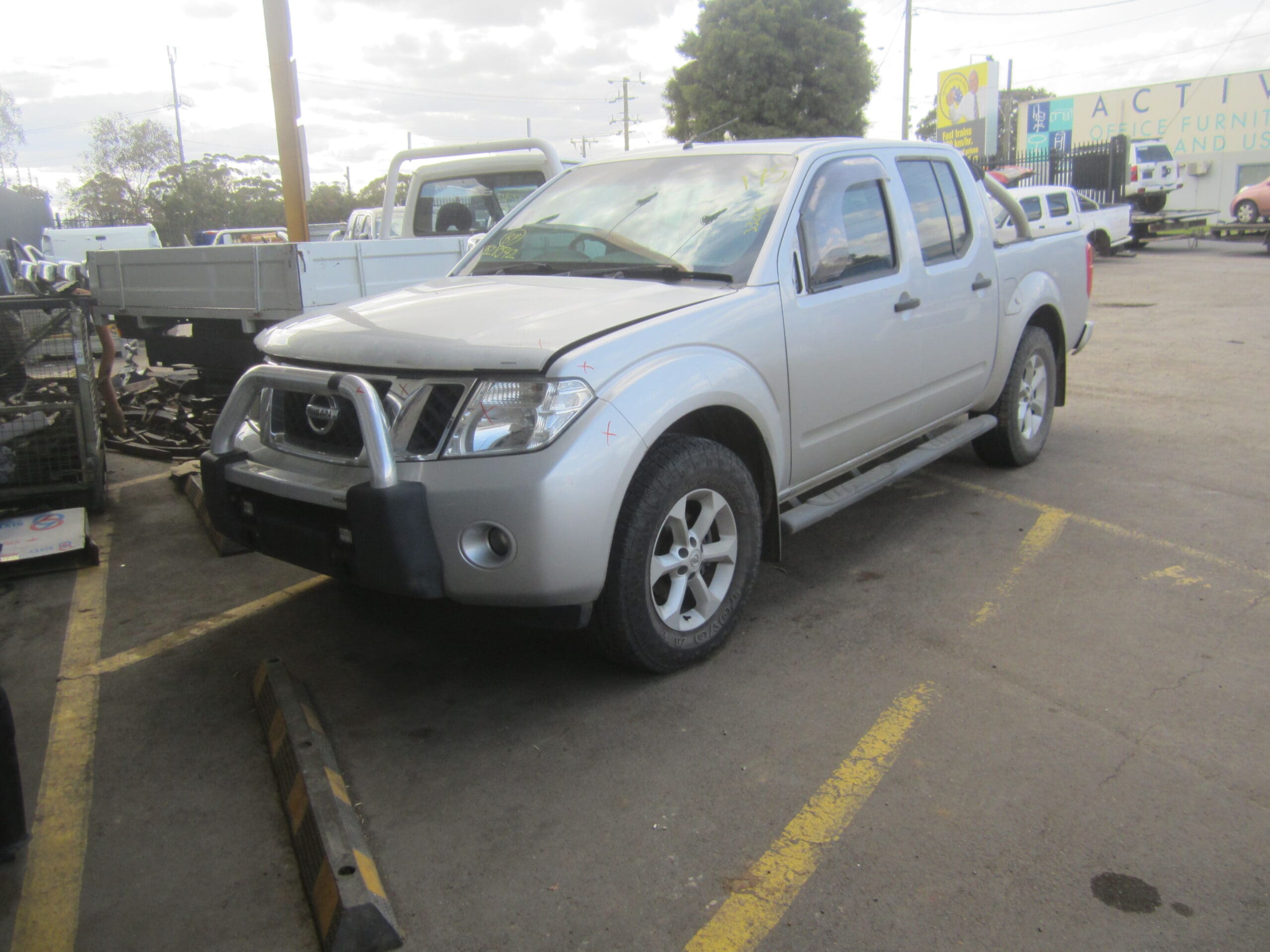 NISSAN NAVARA D40 ST-X VSK SPAIN YD25 140kW DIESEL SILVER 2011 WRECKING