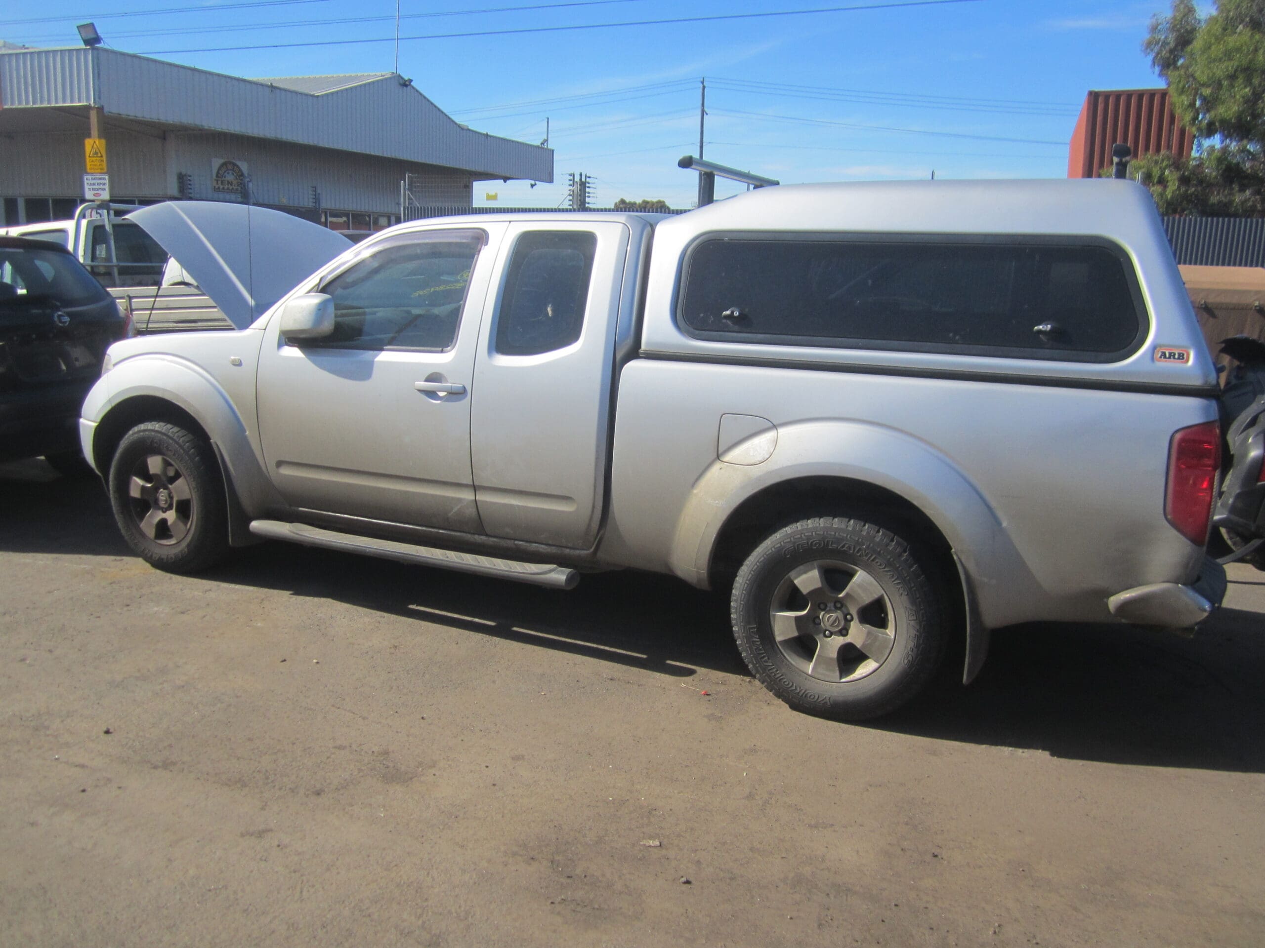 NISSAN NAVARA D40 MNT KING CAB YD25 DIESEL SILVER 2012 WRECKING
