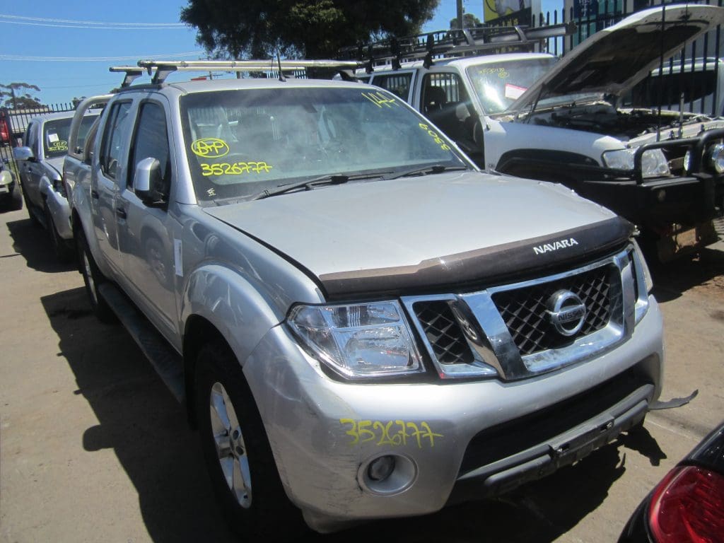 NISSAN NAVARA D40 VSK SPAIN YD25 ST 4X4 DIESEL SILVER 2010 WRECKING