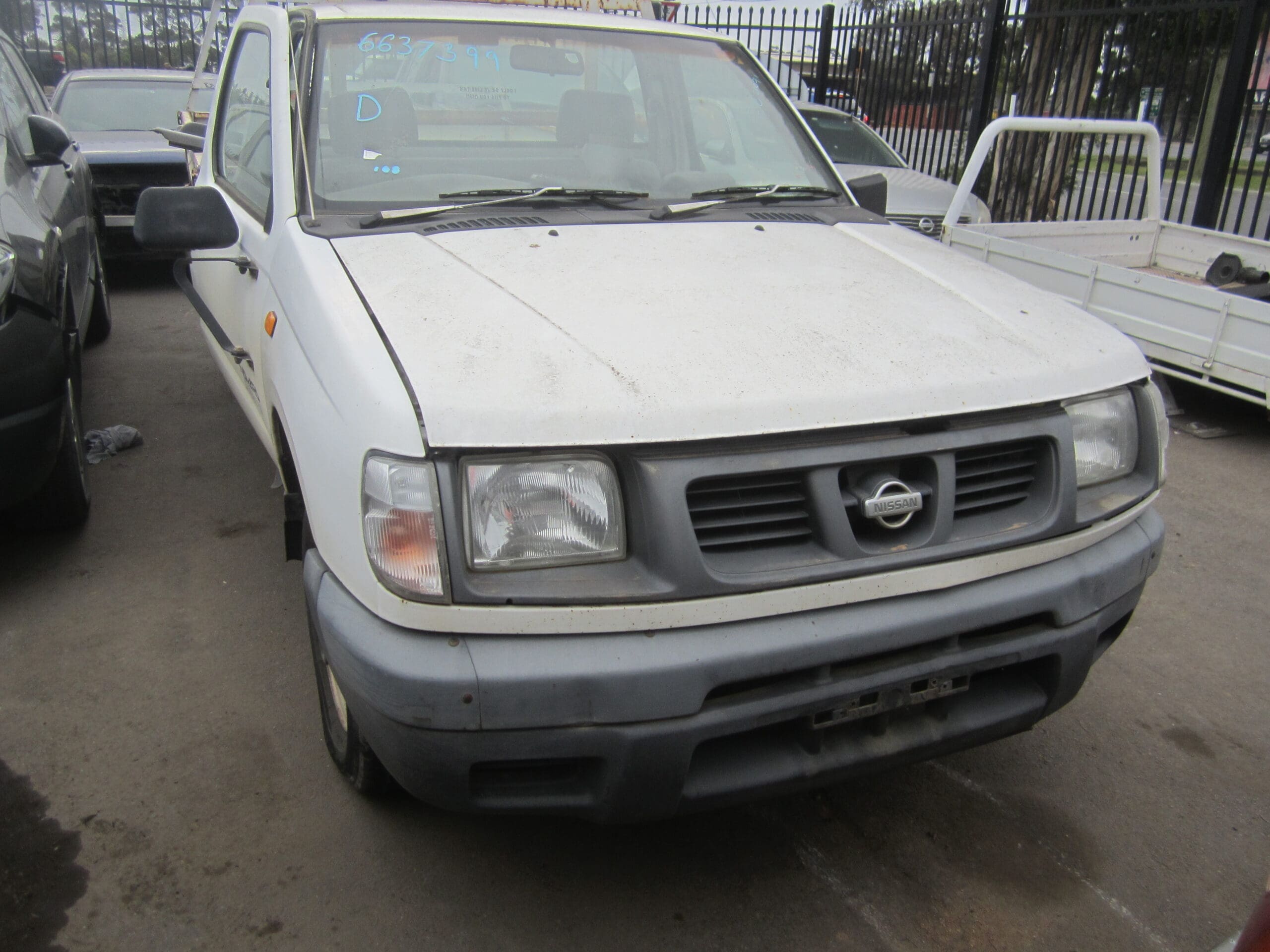 NISSAN NAVARA D22 QD32 DIESEL WHITE 1999 WRECKING