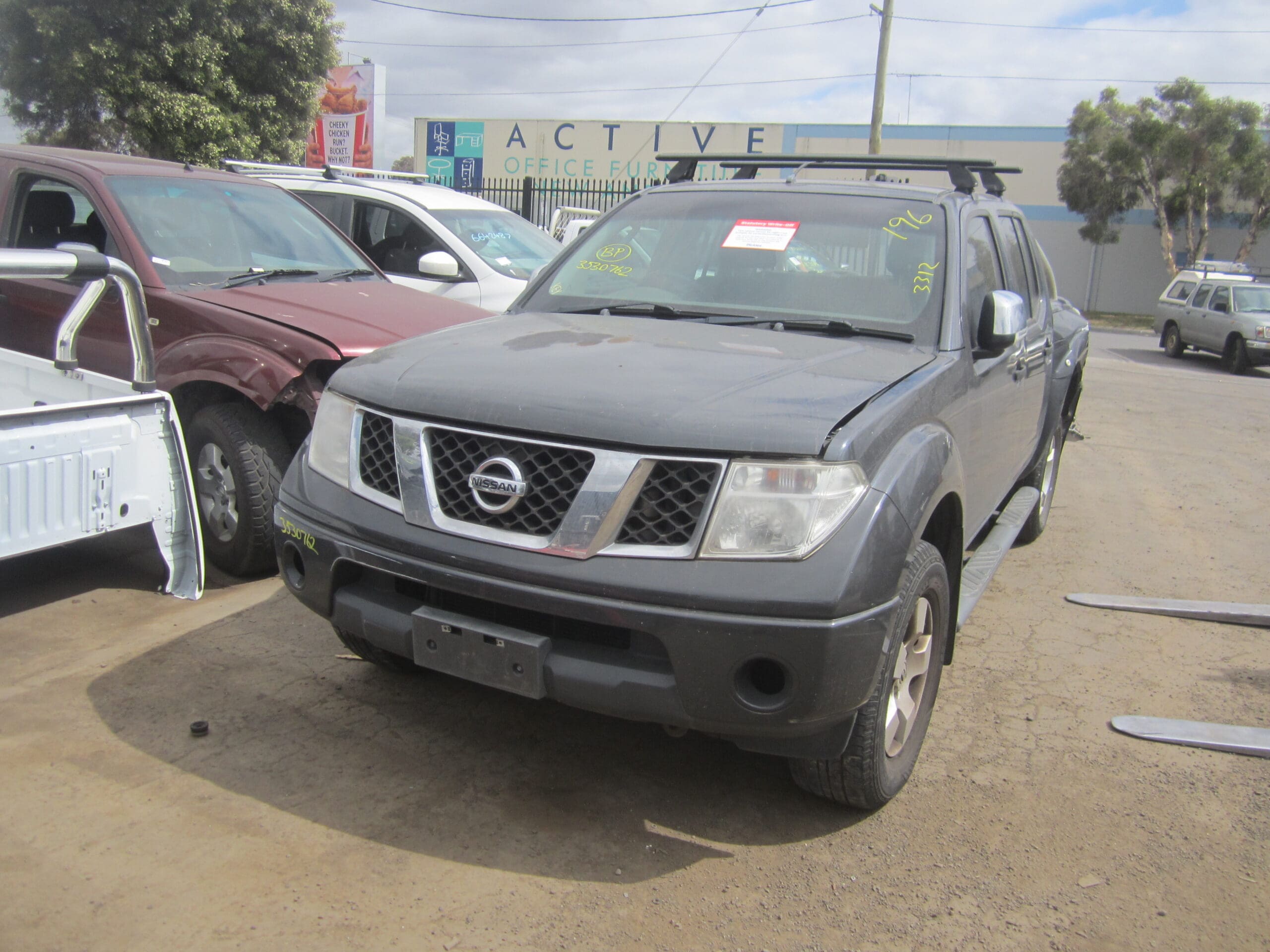 NISSAN NAVARA D40 VSK SPAIN YD25 DIESEL BLACK 2009 WRECKING