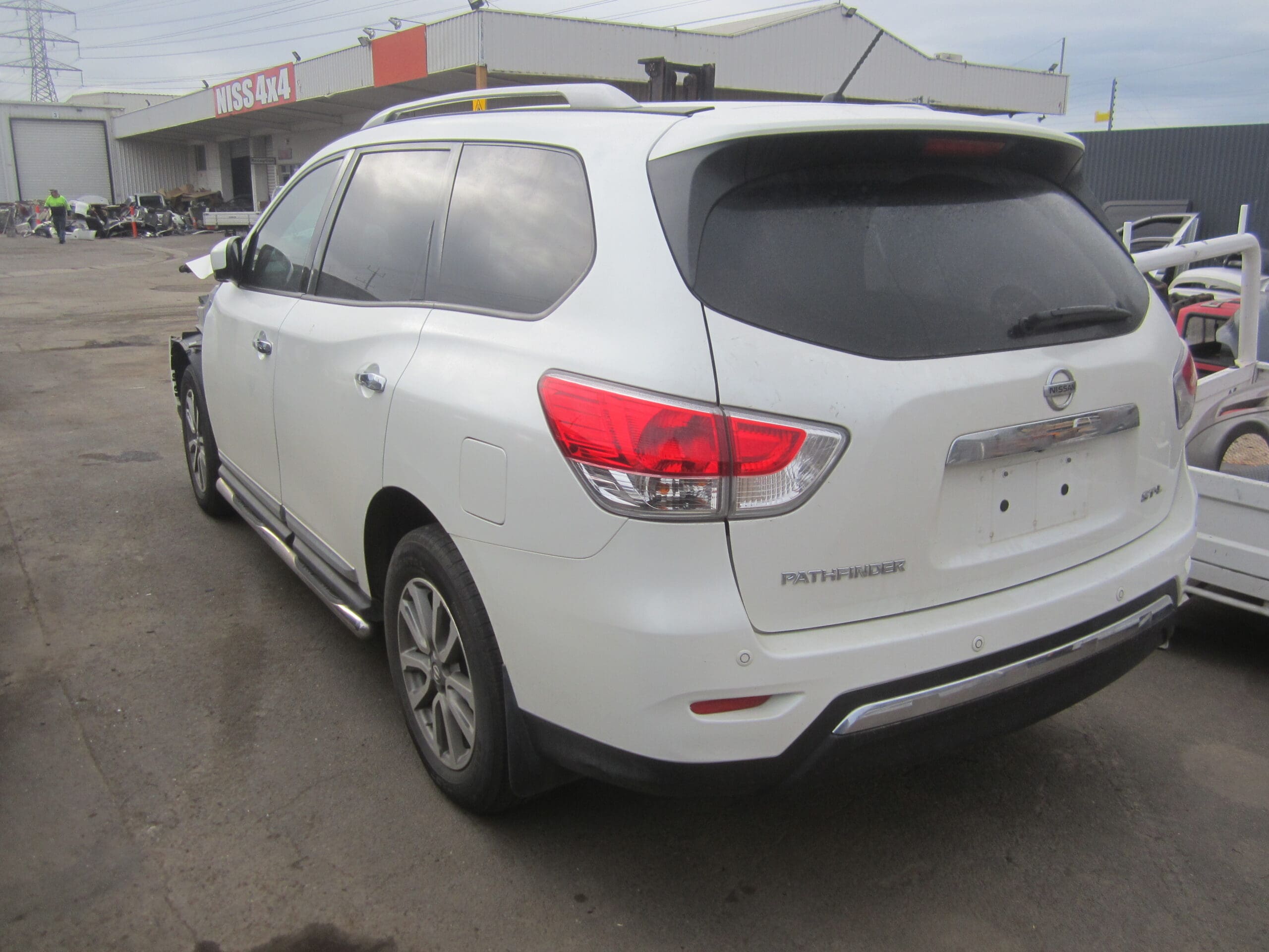 NISSAN PATHFINDER R52 ST-L VQ35 V6 WHITE 2016 WRECKING