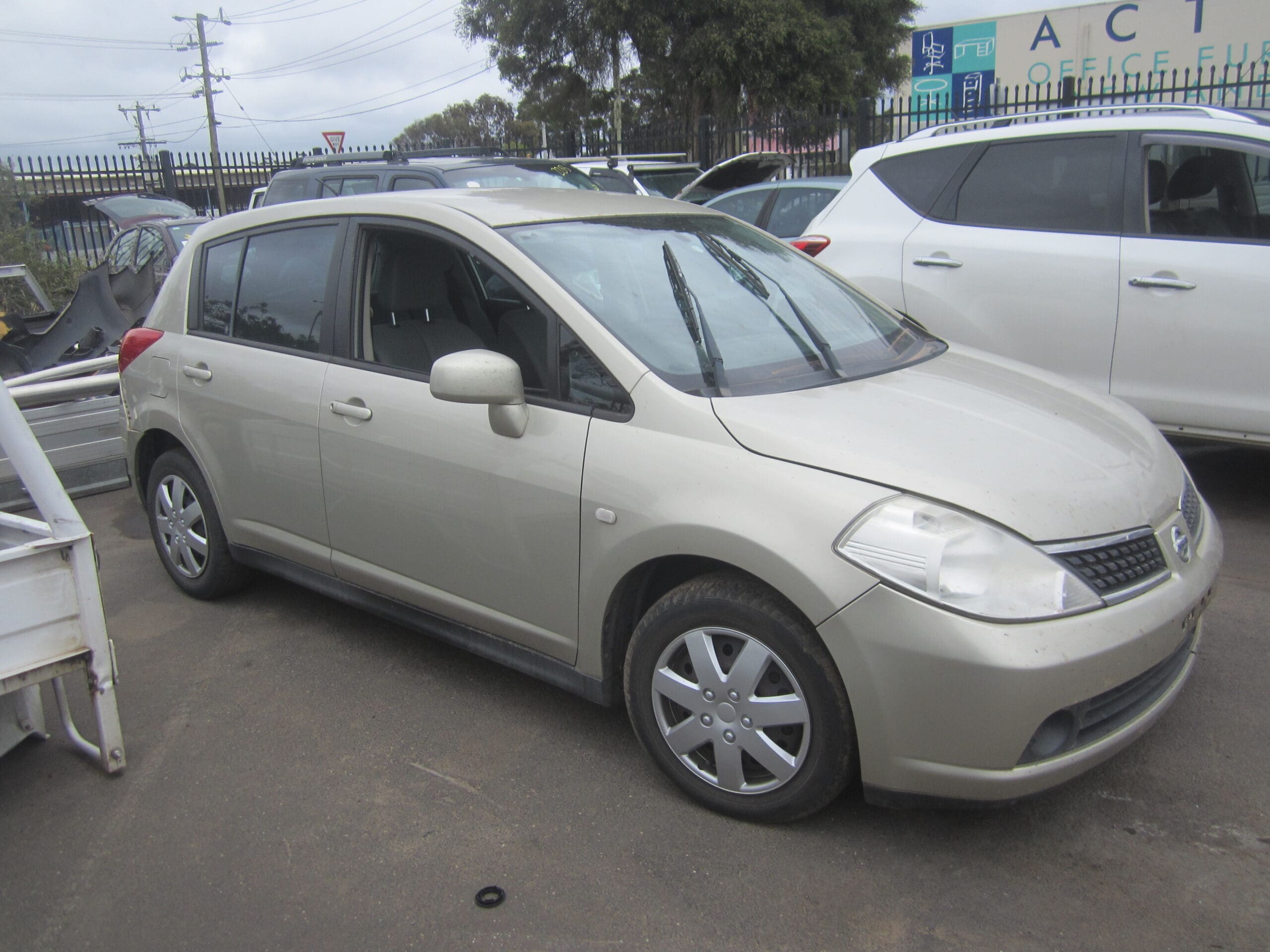 NISSAN TIIDA C11 ST HATCH 1.8 2008 WRECKING