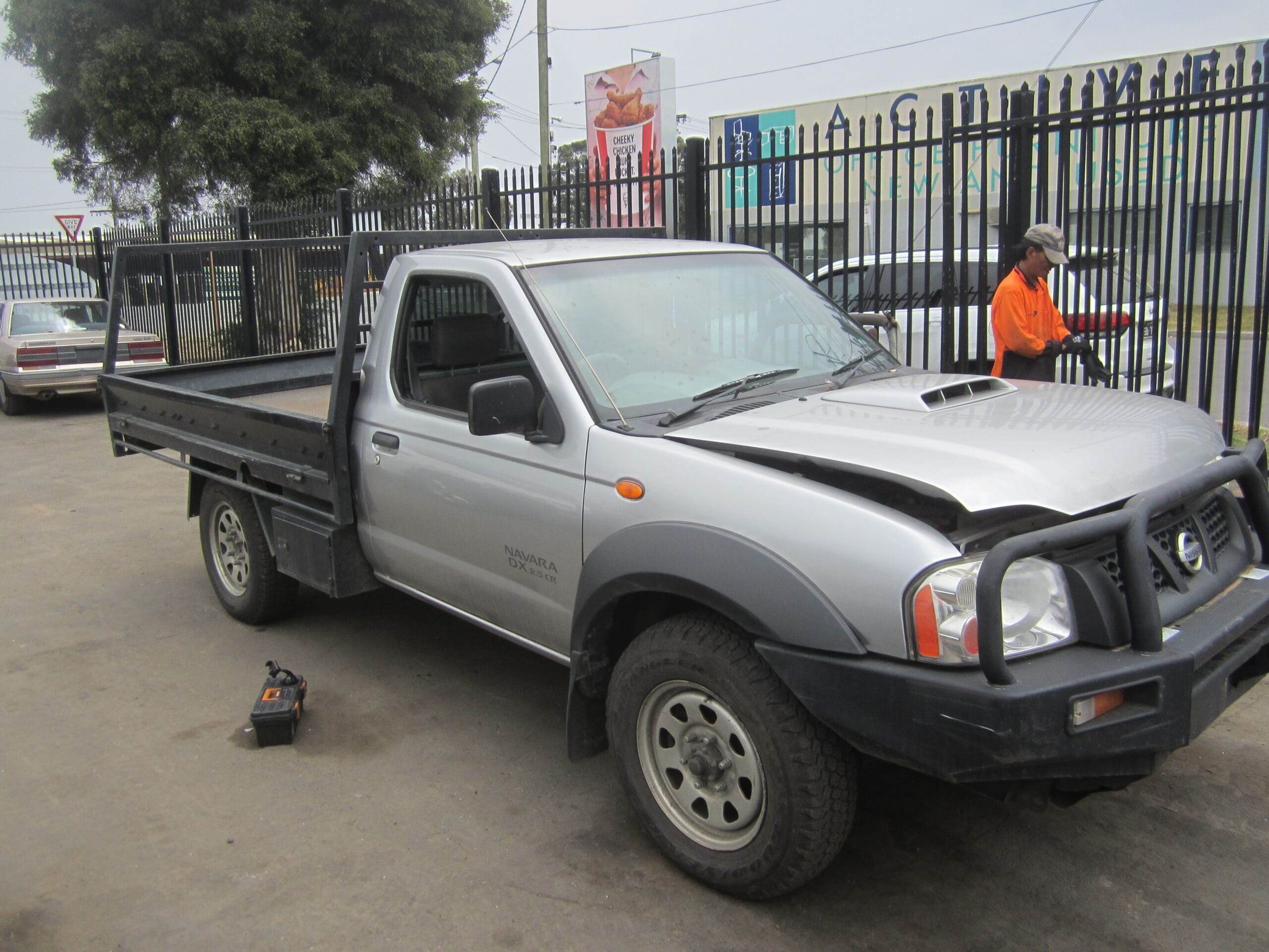 NISSAN NAVARA D22 SINGLE CAB UTE YD25 TURBO DIESEL SILVER 2010 WRECKING