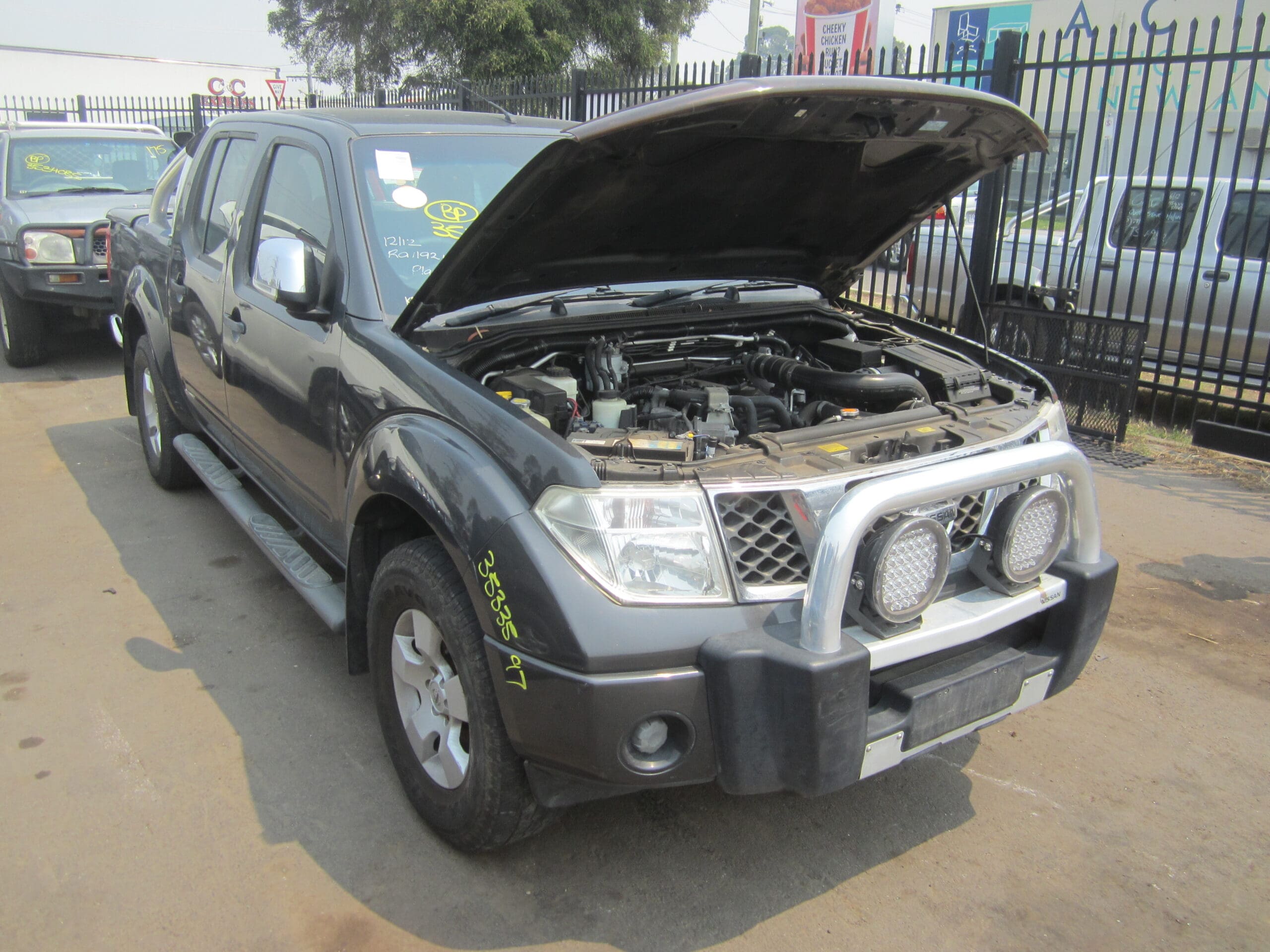 NISSAN NAVARA D40 ST-X VSK SPAIN YD25 DIESEL 4X4 BLACK 2009 WRECKING