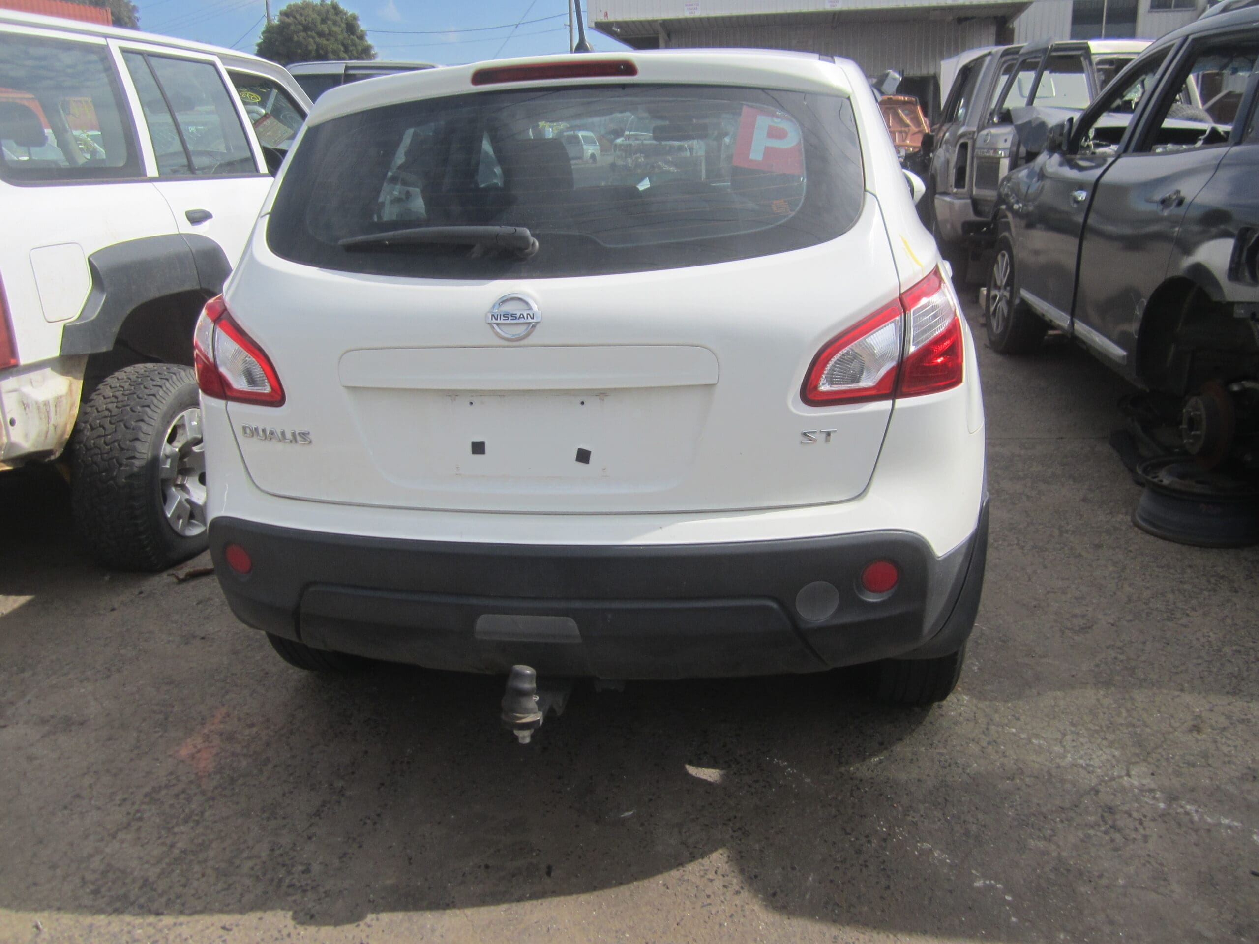 NISSAN DUALIS J10 5 SEAT ST MR20 MANUAL WHITE 2012 WRECKING